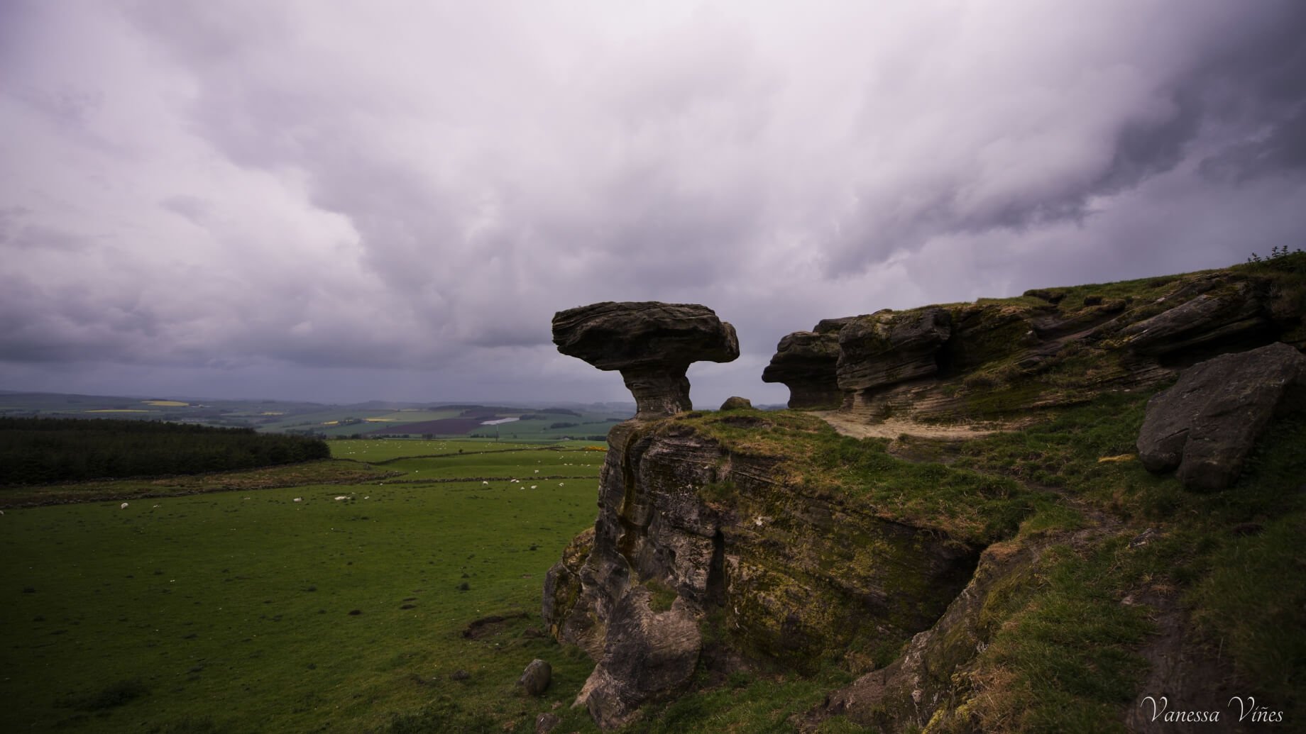 Bunnet Stane Wallpapers