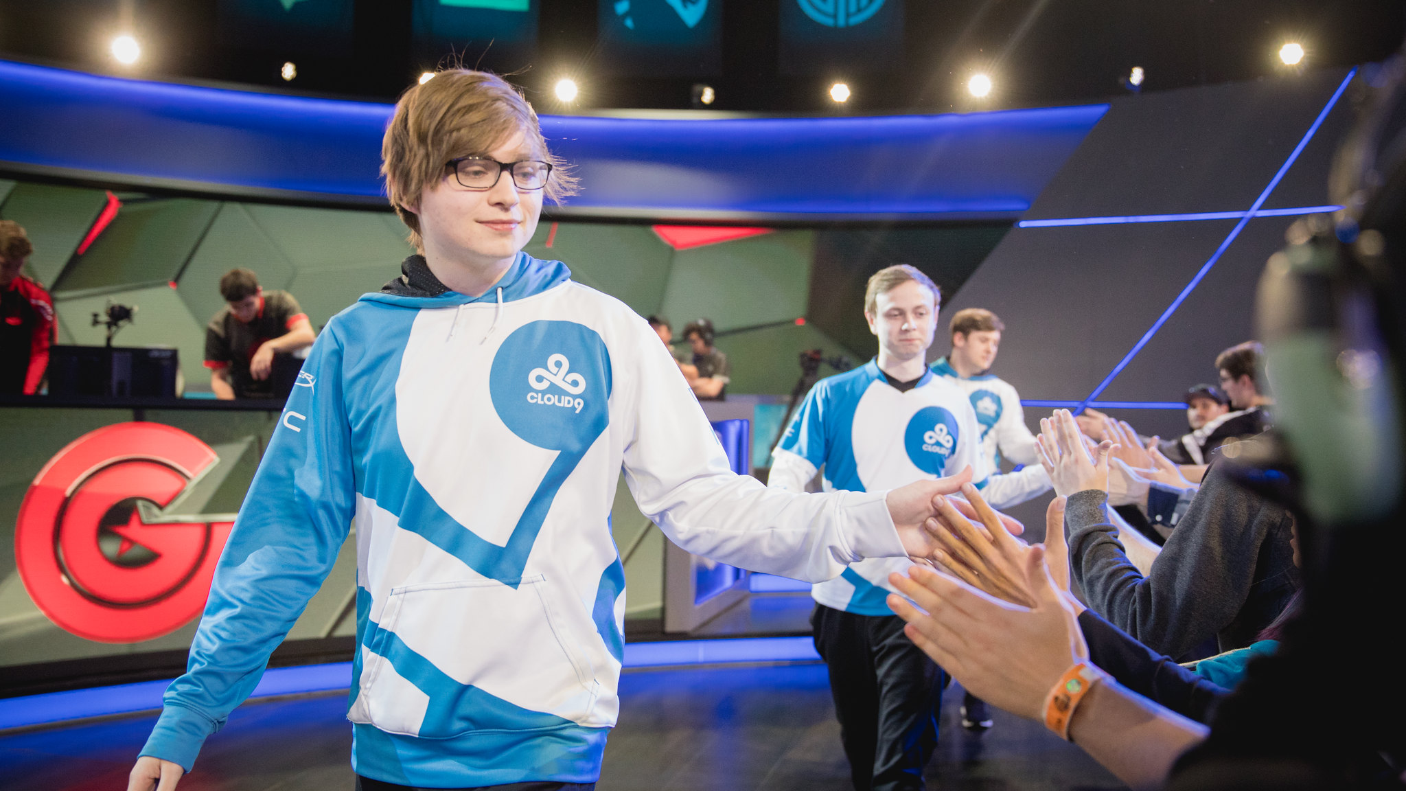 C9 Sneaky Wallpapers