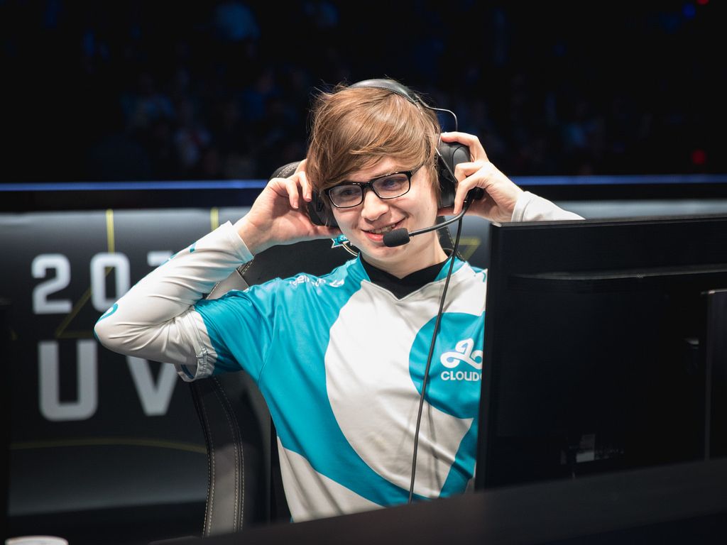 C9 Sneaky Wallpapers