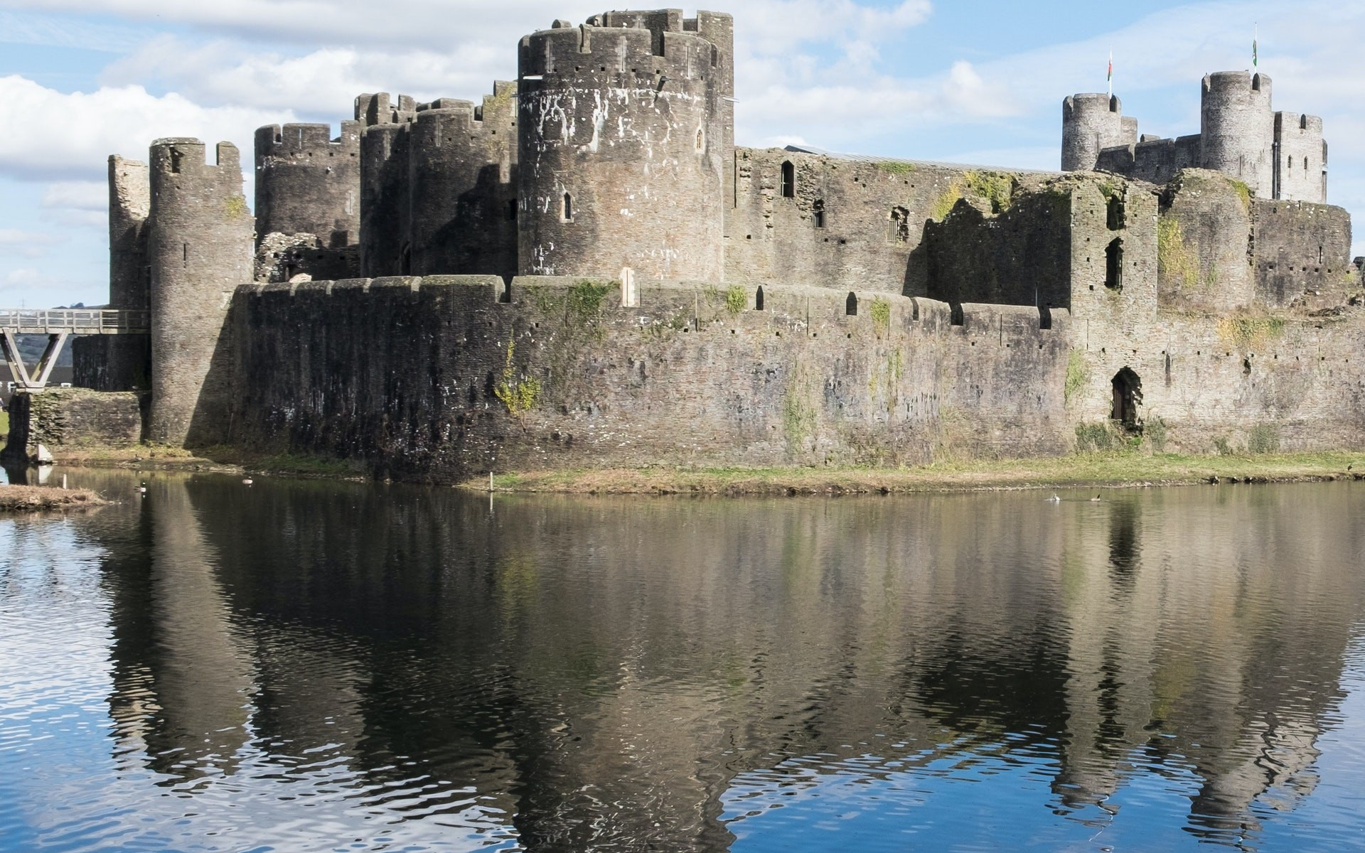 Caerphilly Castle Wallpapers