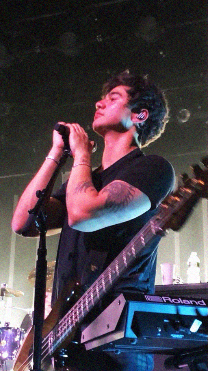 Calum Hood Wallpapers