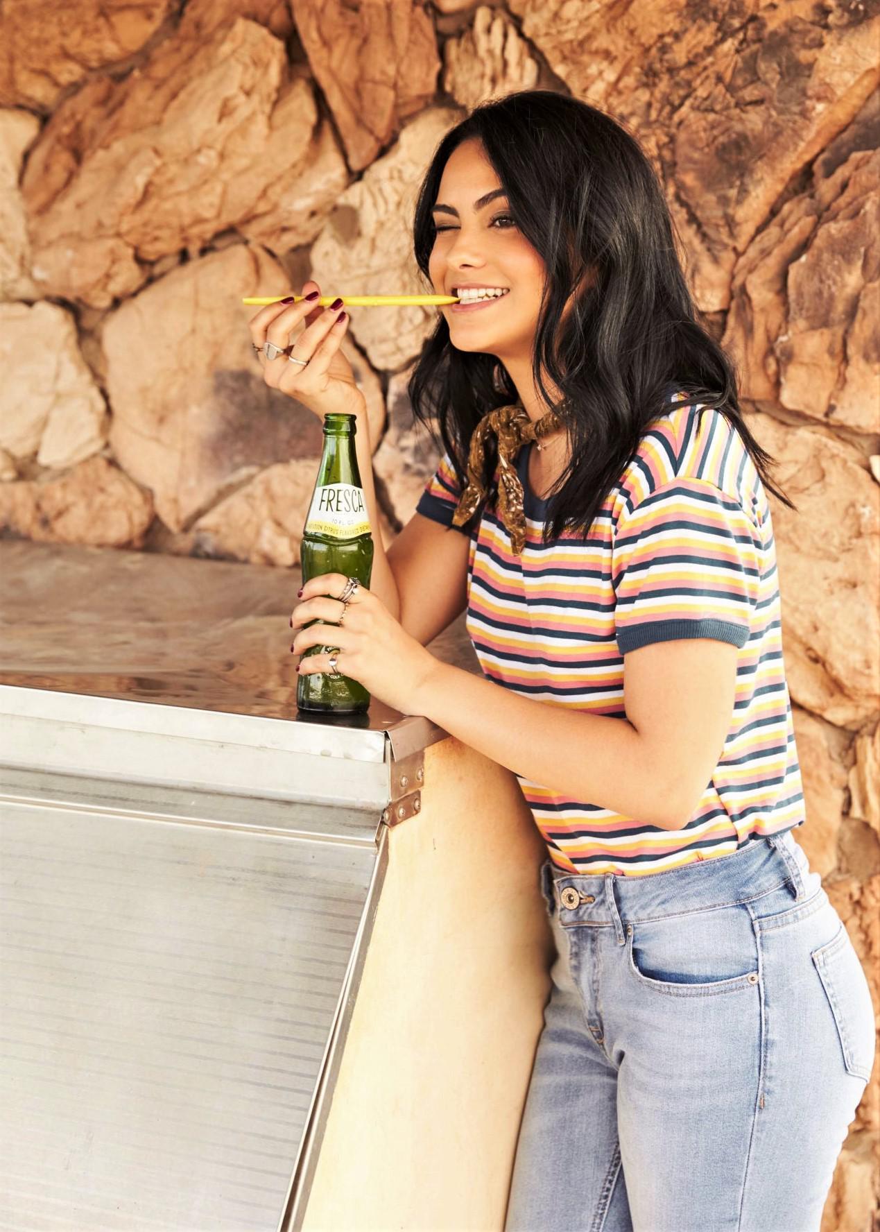 Camila Mendes Cute Wallpapers