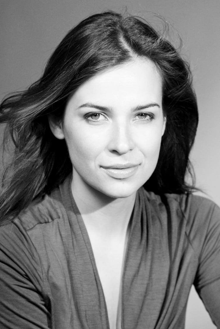 Camilla Arfwedson in Black Wallpapers