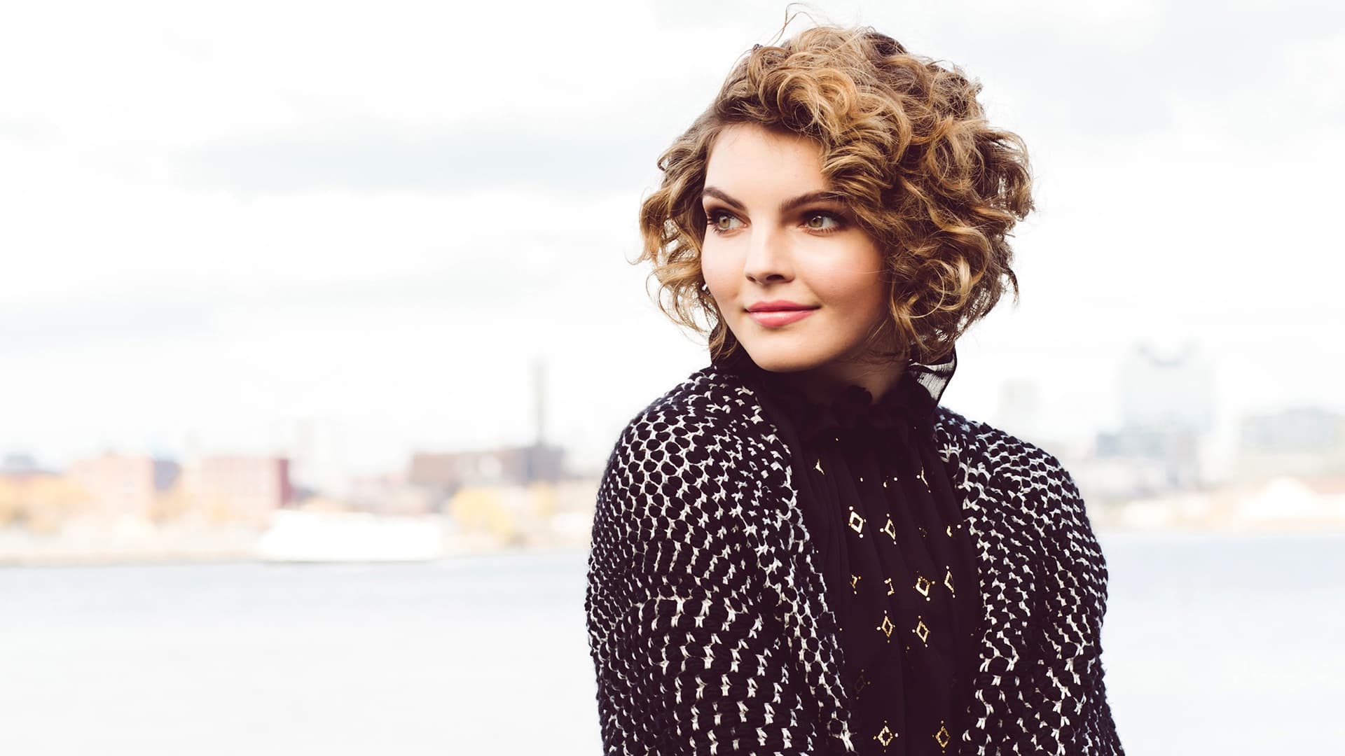 Camren Bicondova 2017 Wallpapers