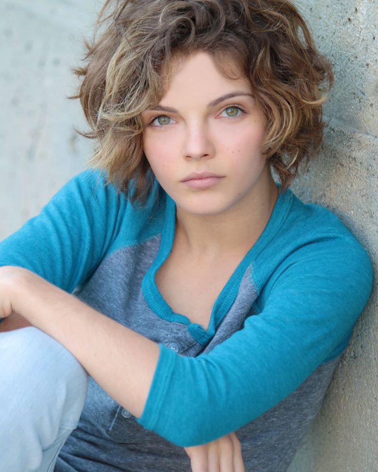 Camren Bicondova Beautiful Magazine Shoot Wallpapers