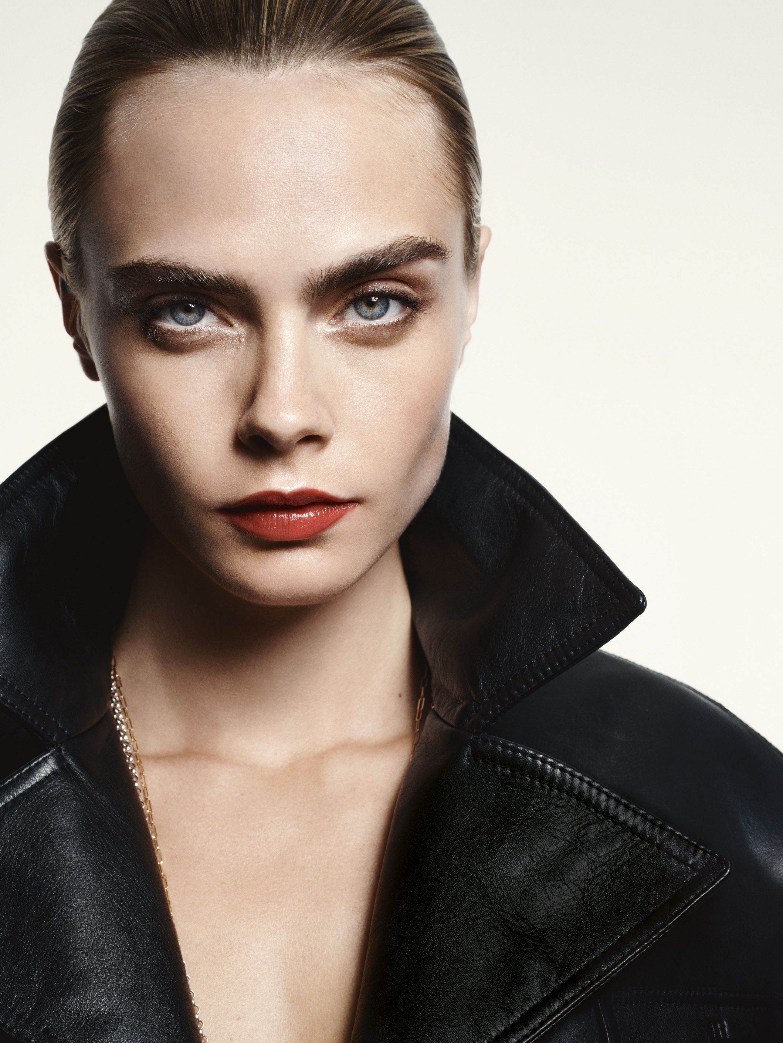 Cara Delevingne Funny Shoot For Burberry Holiday Wallpapers