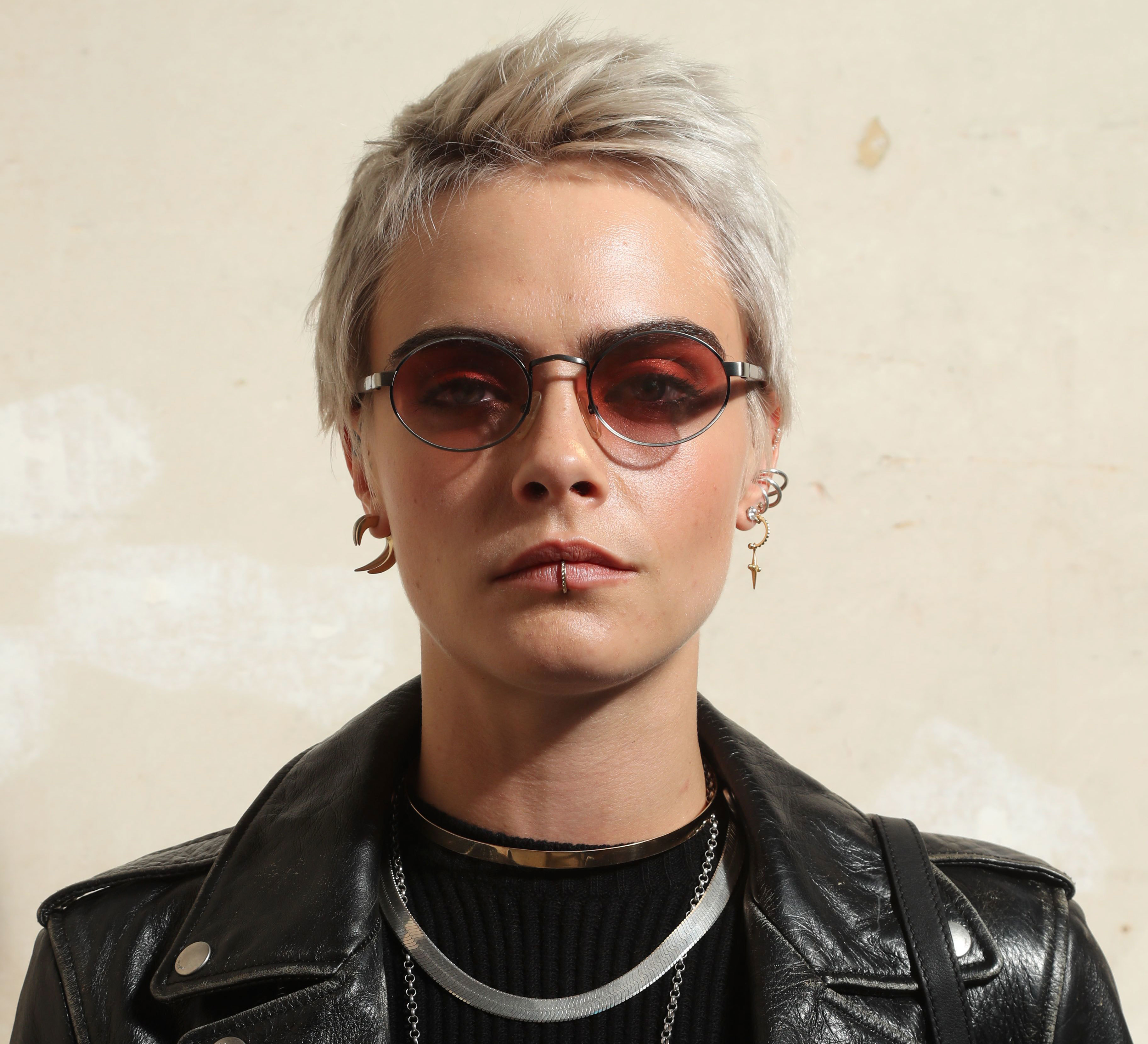 Cara Delevingne In Sunglasses 2019 Wallpapers