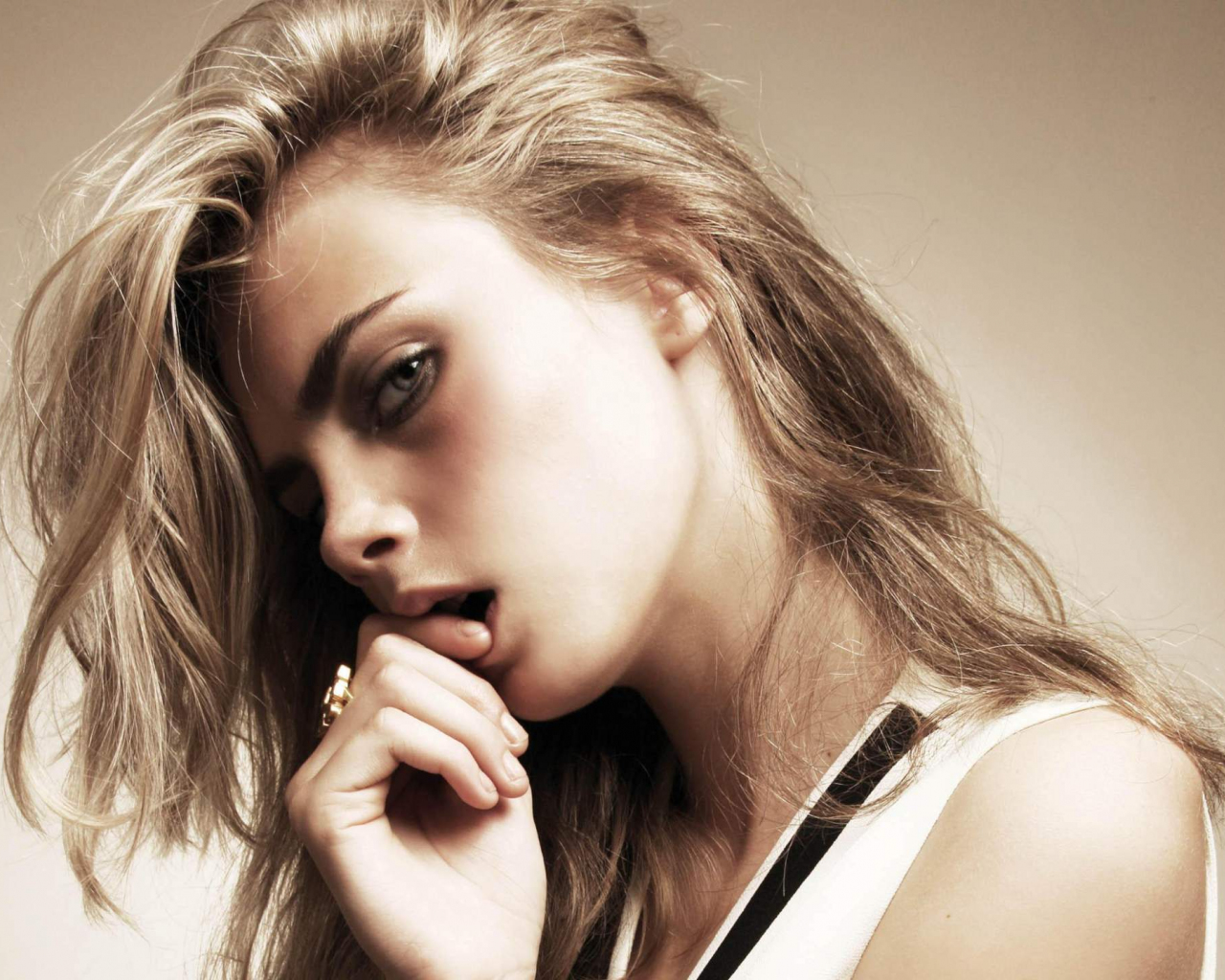 Cara Delevingne New Wallpapers