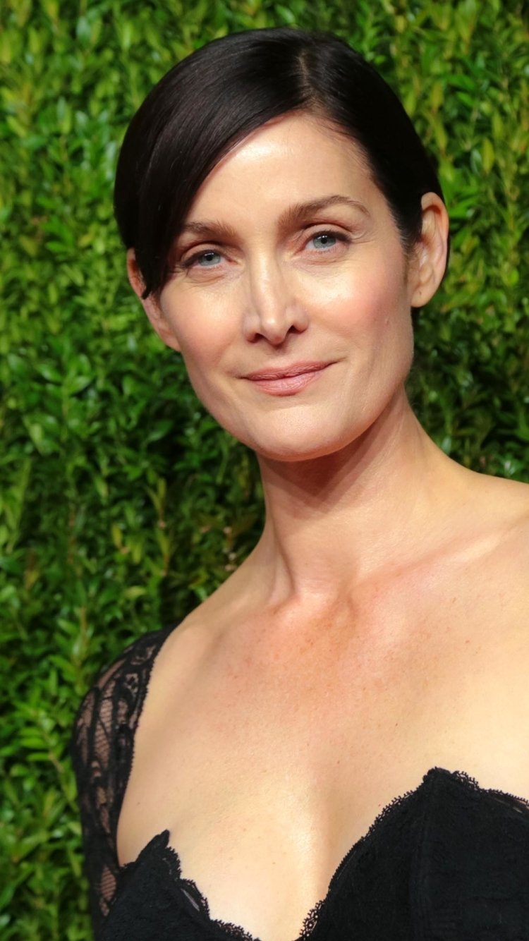 Carrie-Anne Moss Wallpapers