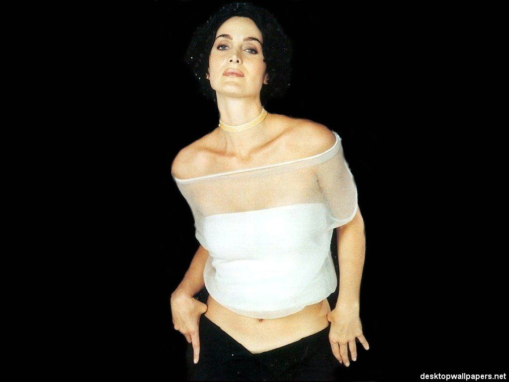 Carrie-Anne Moss Wallpapers