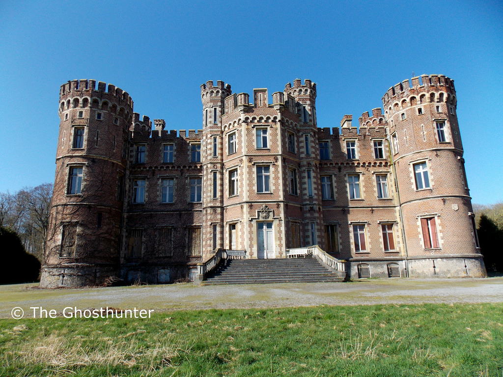 Castle Moulbaix Wallpapers