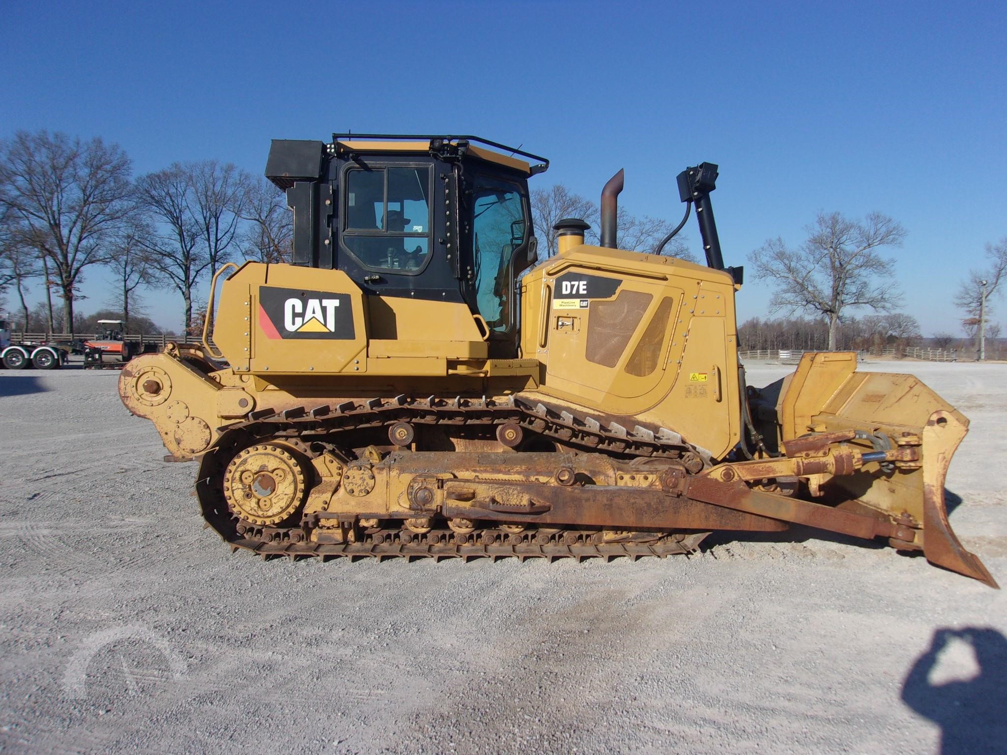 Caterpillar D7E Bulldozer Wallpapers