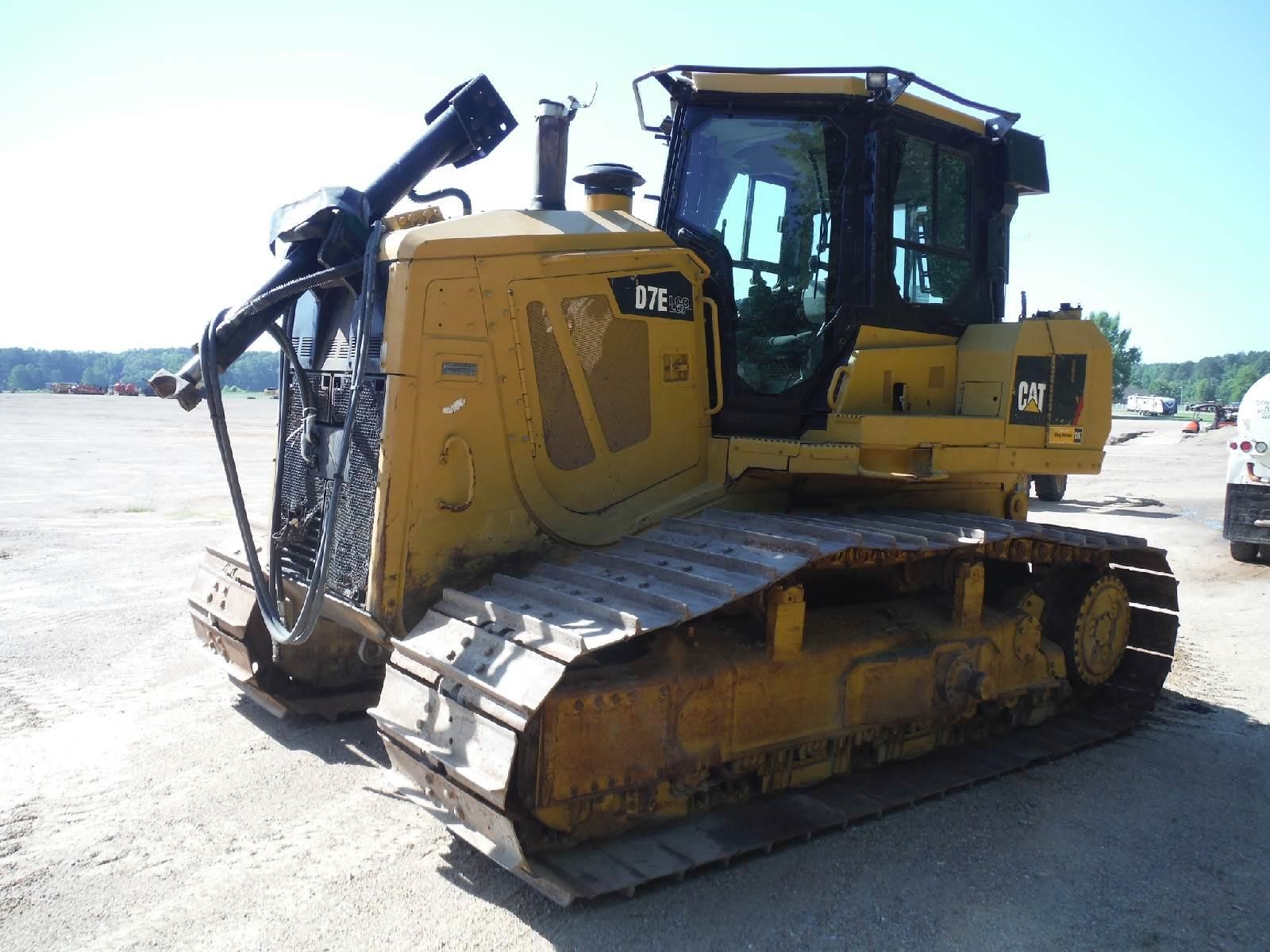 Caterpillar D7E Bulldozer Wallpapers