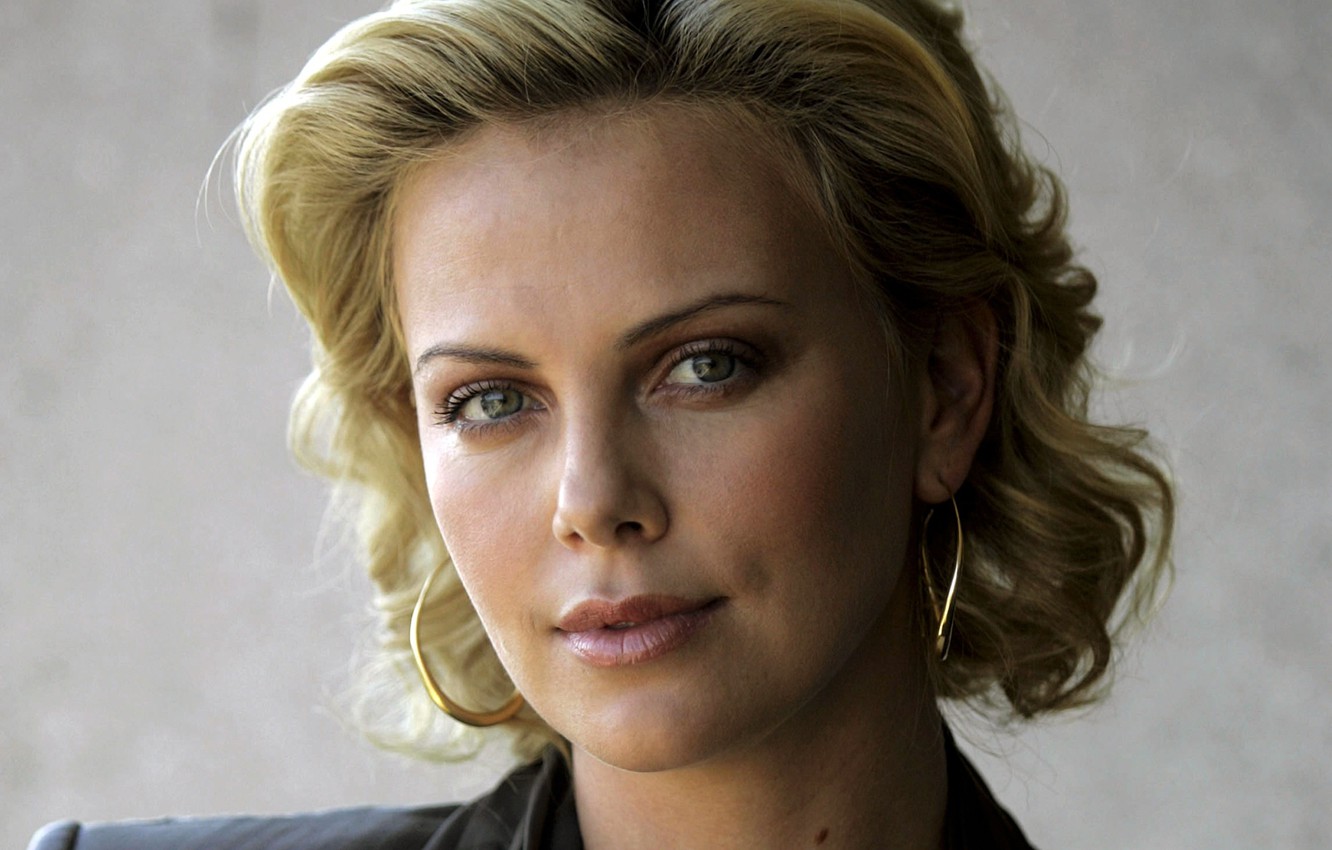 Charlize Theron 2017 Wallpapers