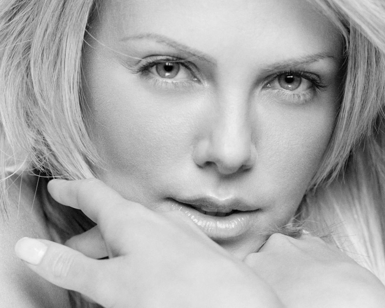 Charlize Theron Monochrome Wallpapers