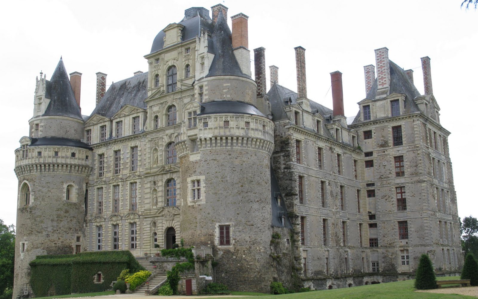 Chateau De Brissac Wallpapers
