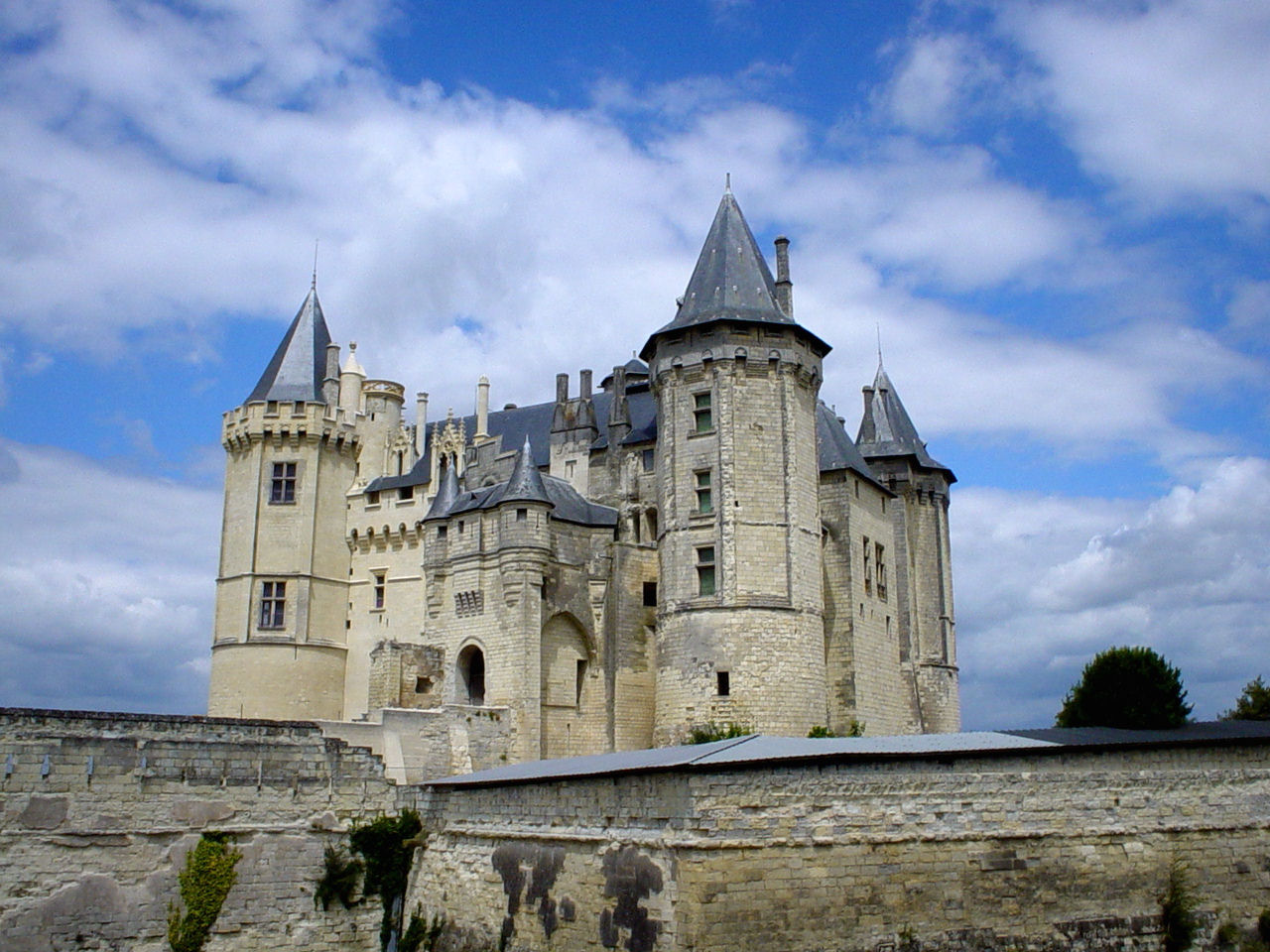 Chateau De Saumur Wallpapers