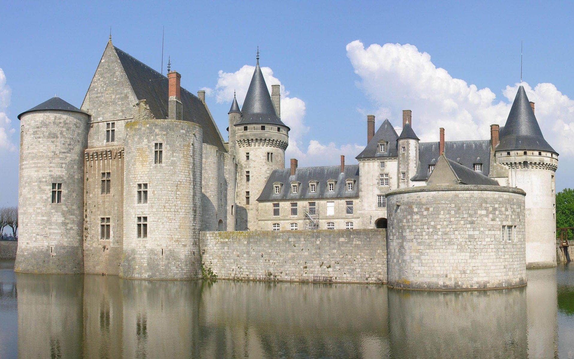 Chateau De Sully-Sur-Loire Wallpapers