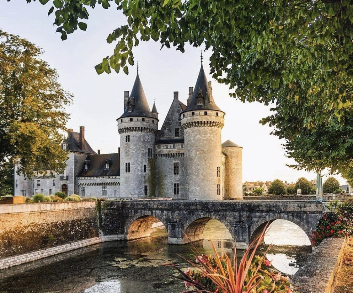 Chateau De Sully-Sur-Loire Wallpapers