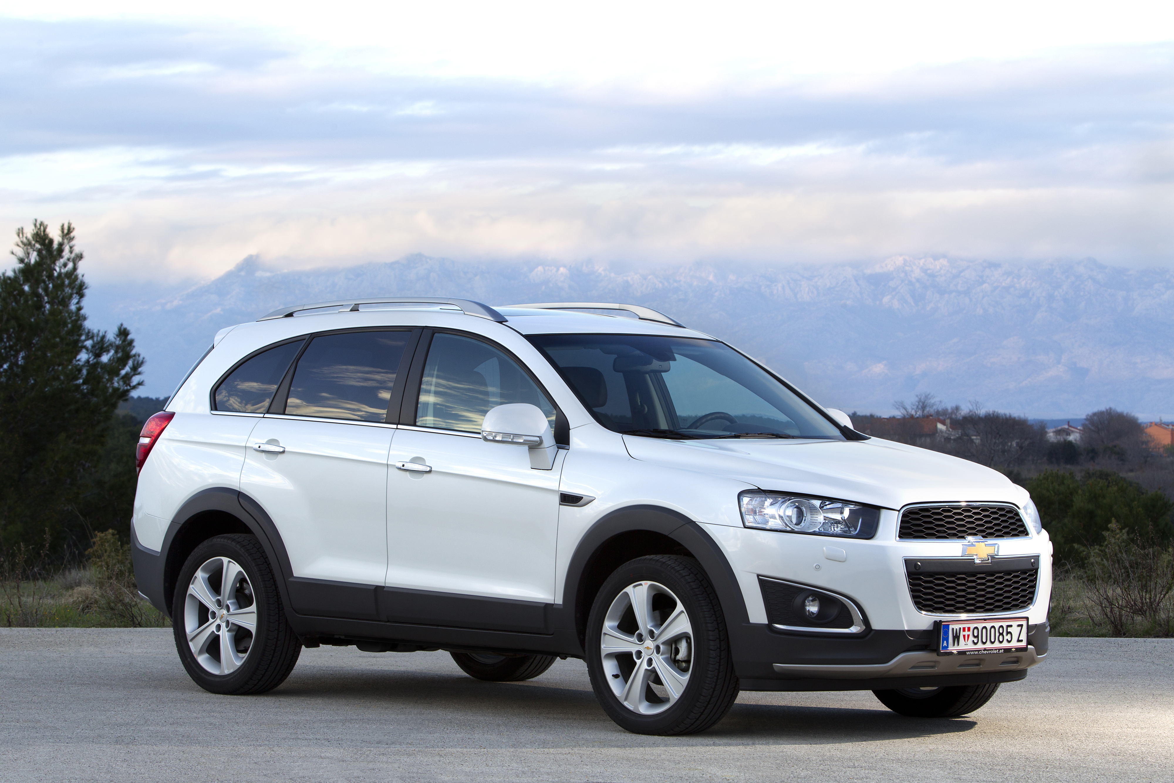 Chevrolet Captiva Wallpapers