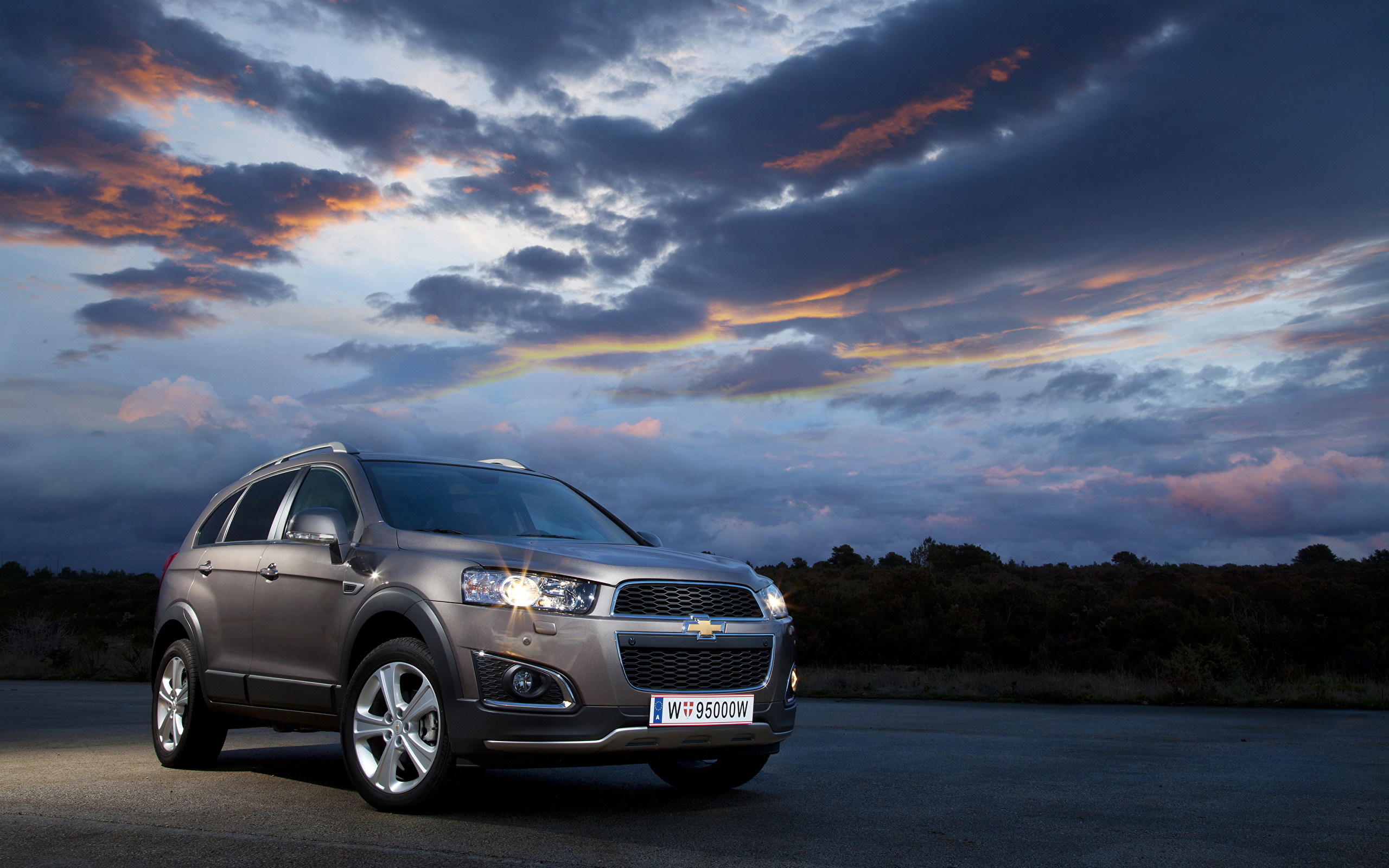 Chevrolet Captiva Wallpapers