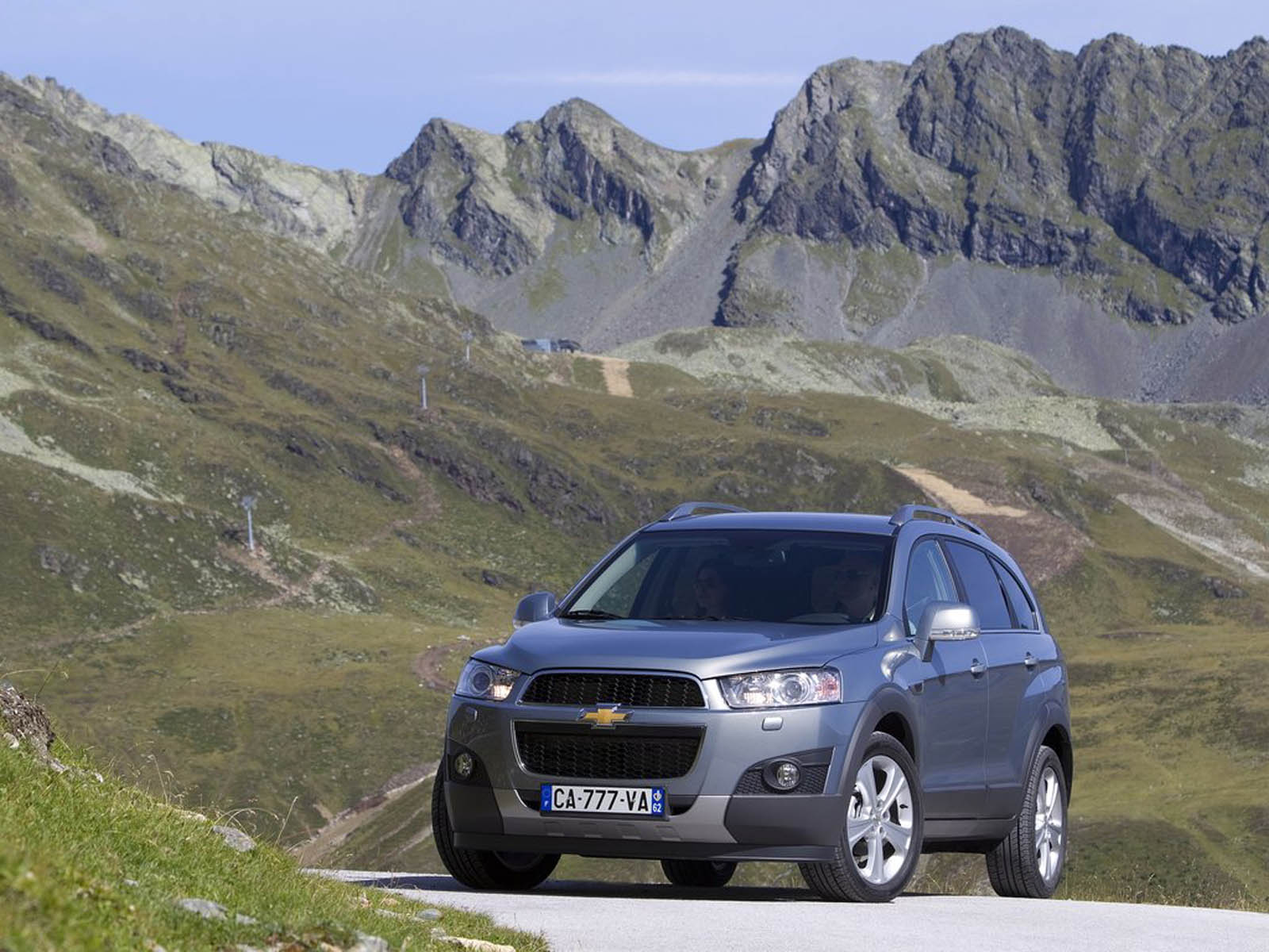 Chevrolet Captiva Wallpapers