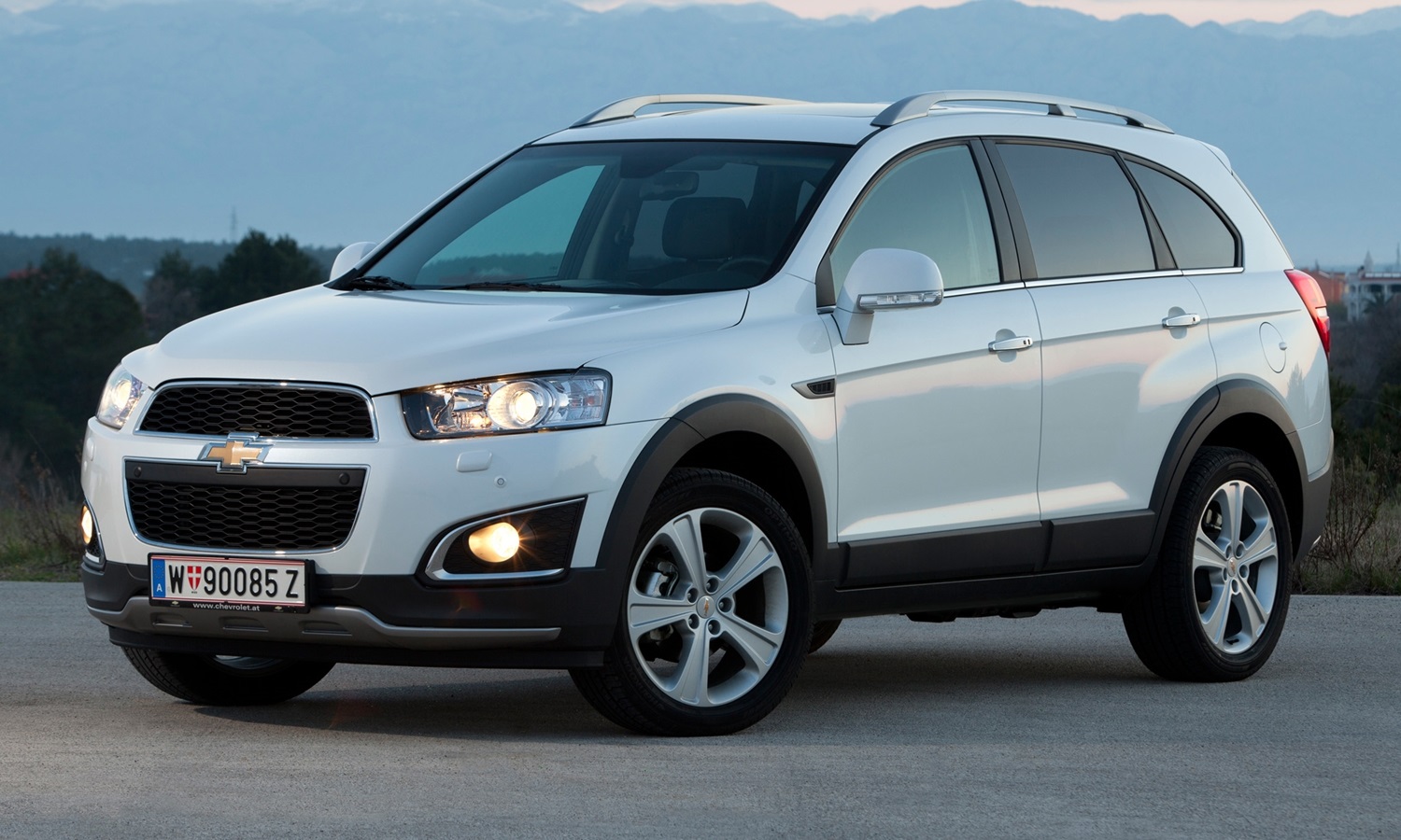 Chevrolet Captiva Wallpapers