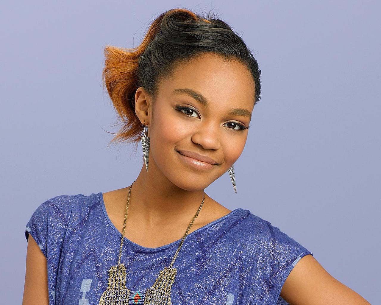 China Anne Mcclain As Lightning Wallpapers