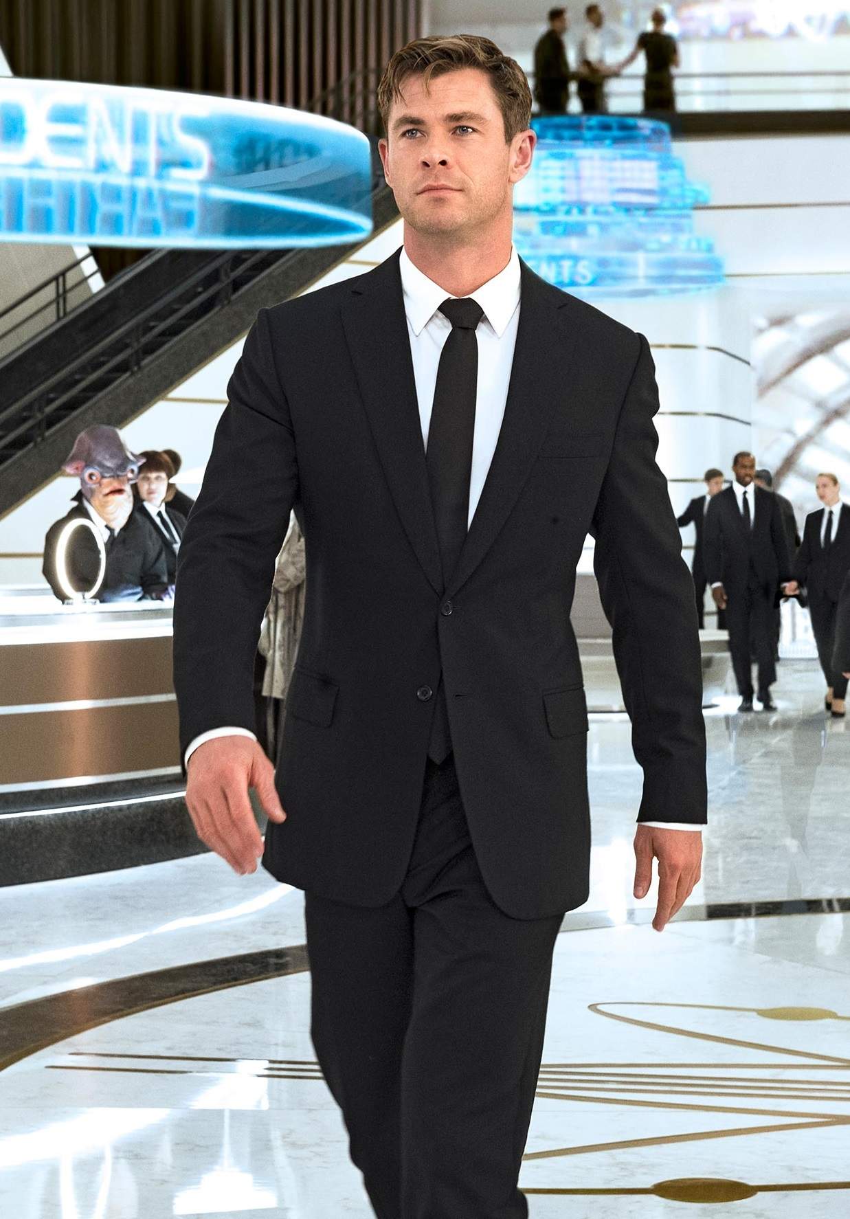 Chris Hemsworth And Tessa Thompson Men In Black 4 Wallpapers