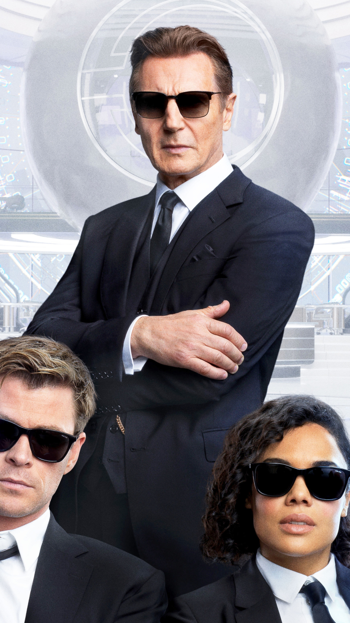 Chris Hemsworth And Tessa Thompson Men In Black 4 Wallpapers