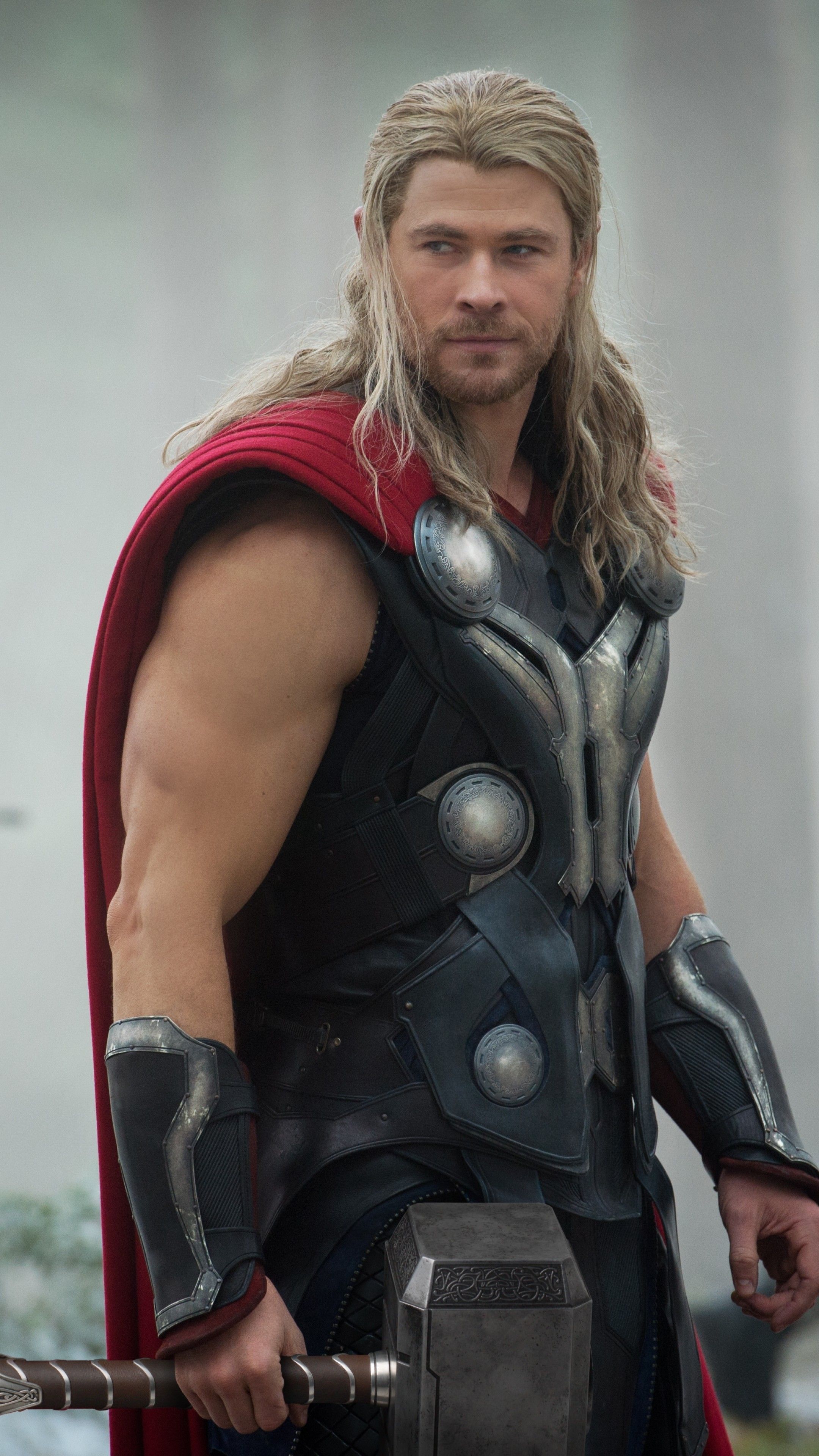 Chris Hemsworth As Thor In Avengers Wallpapers