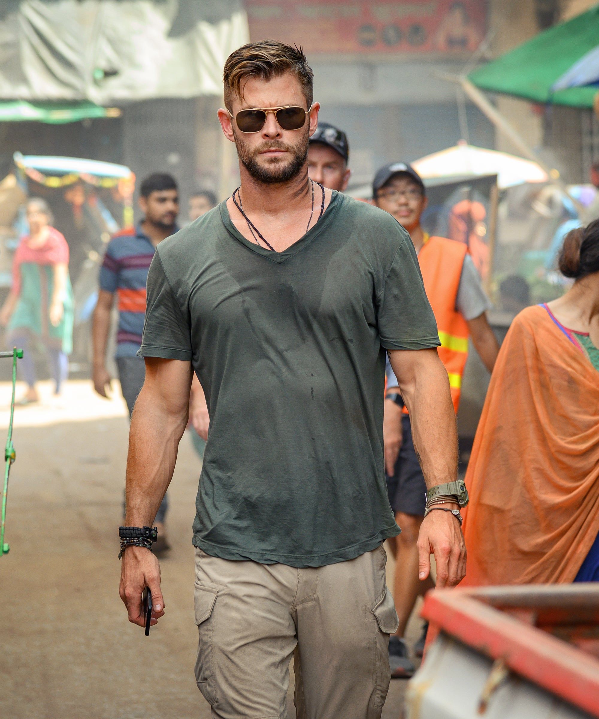 Chris Hemsworth In Extraction Wallpapers