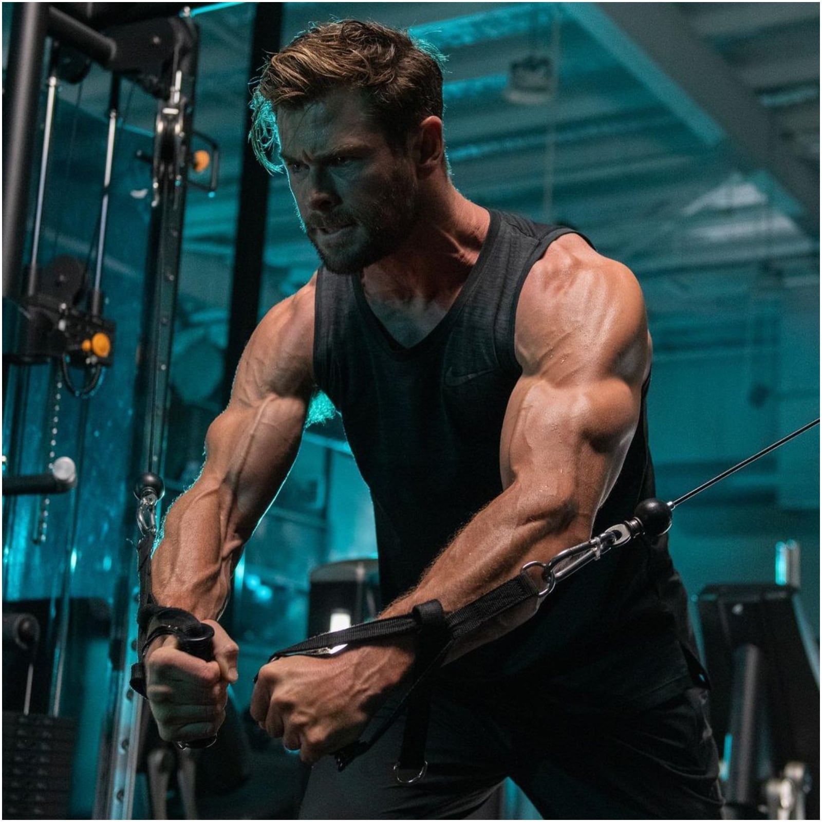 Chris Hemsworth In Extraction Wallpapers