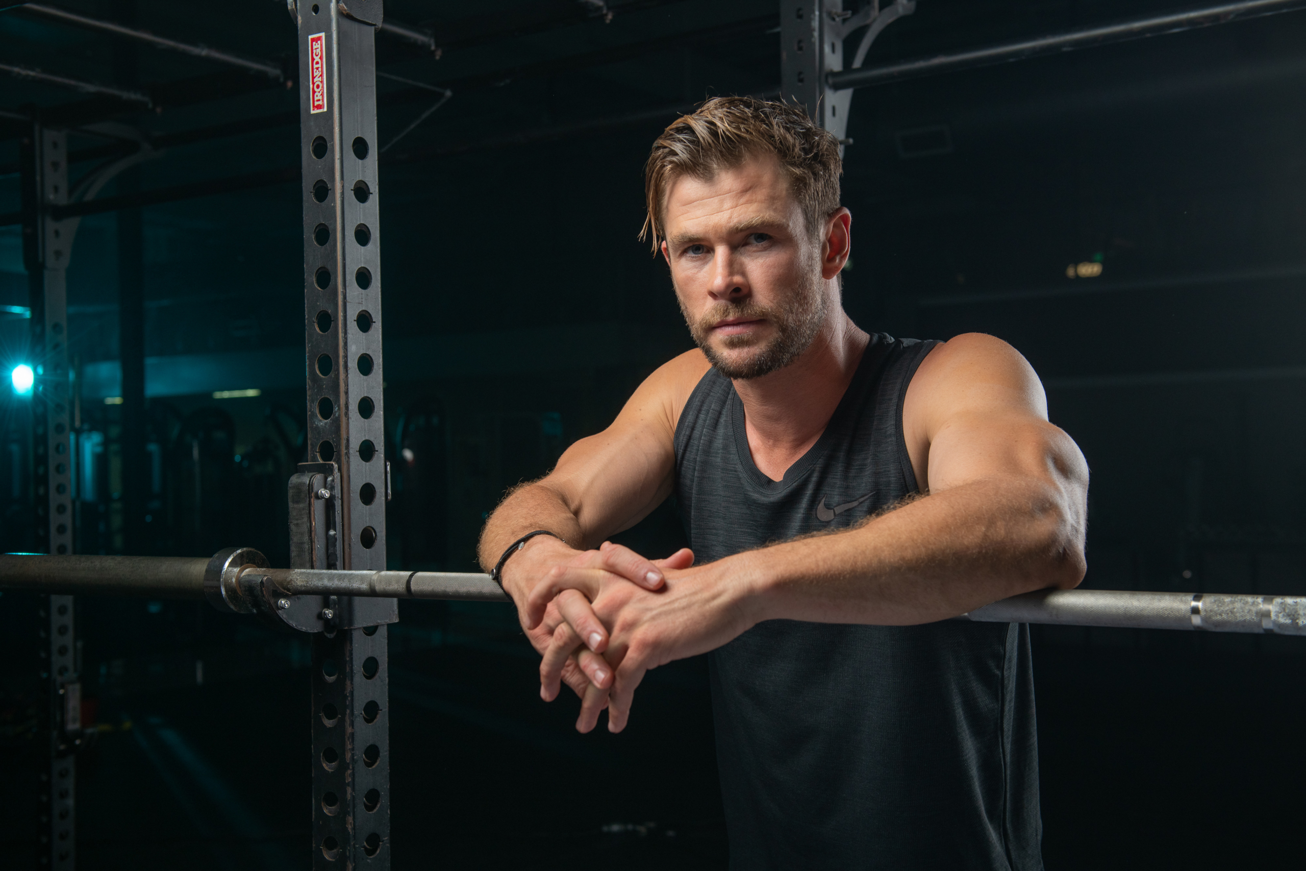 Chris Hemsworth Push-ups Wallpapers