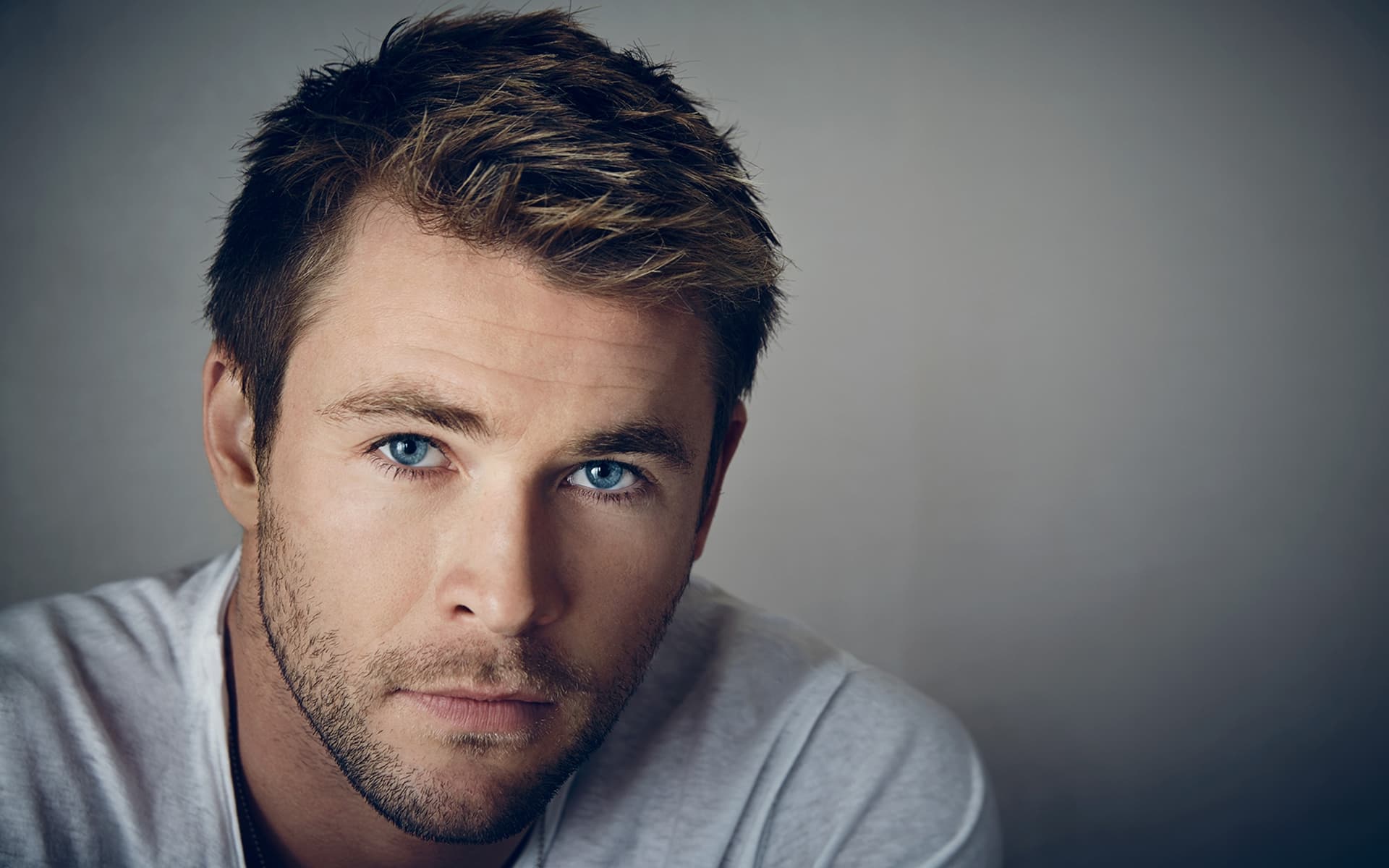 Chris Hemsworth Wallpapers