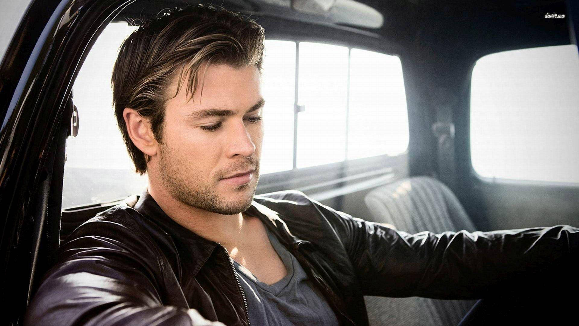 Chris Hemsworth Wallpapers