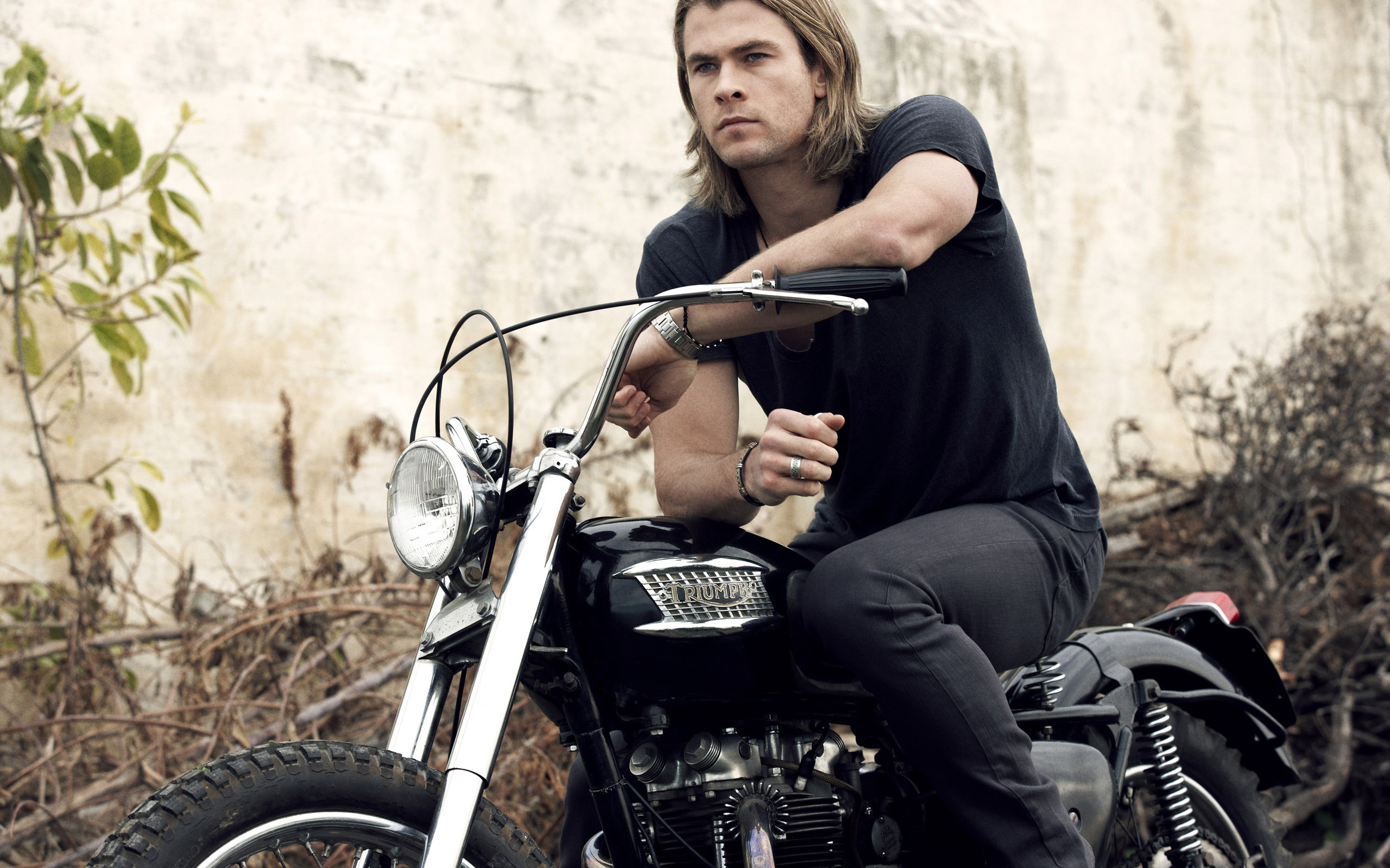 Chris Hemsworth Wallpapers