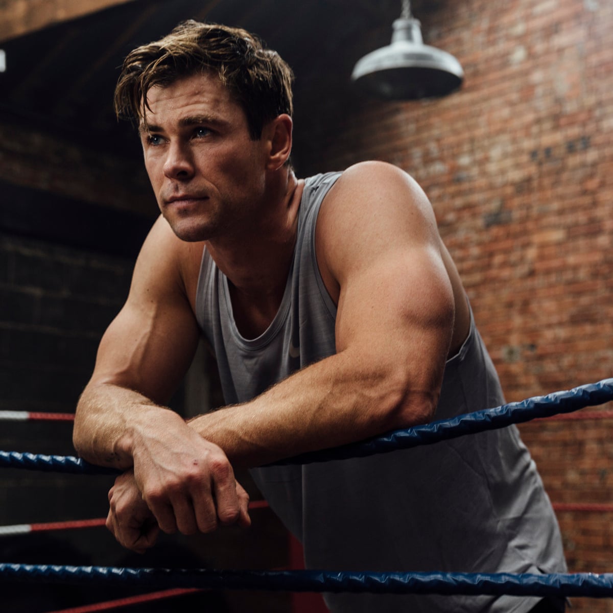 Chris Hemsworth Workout Wallpapers