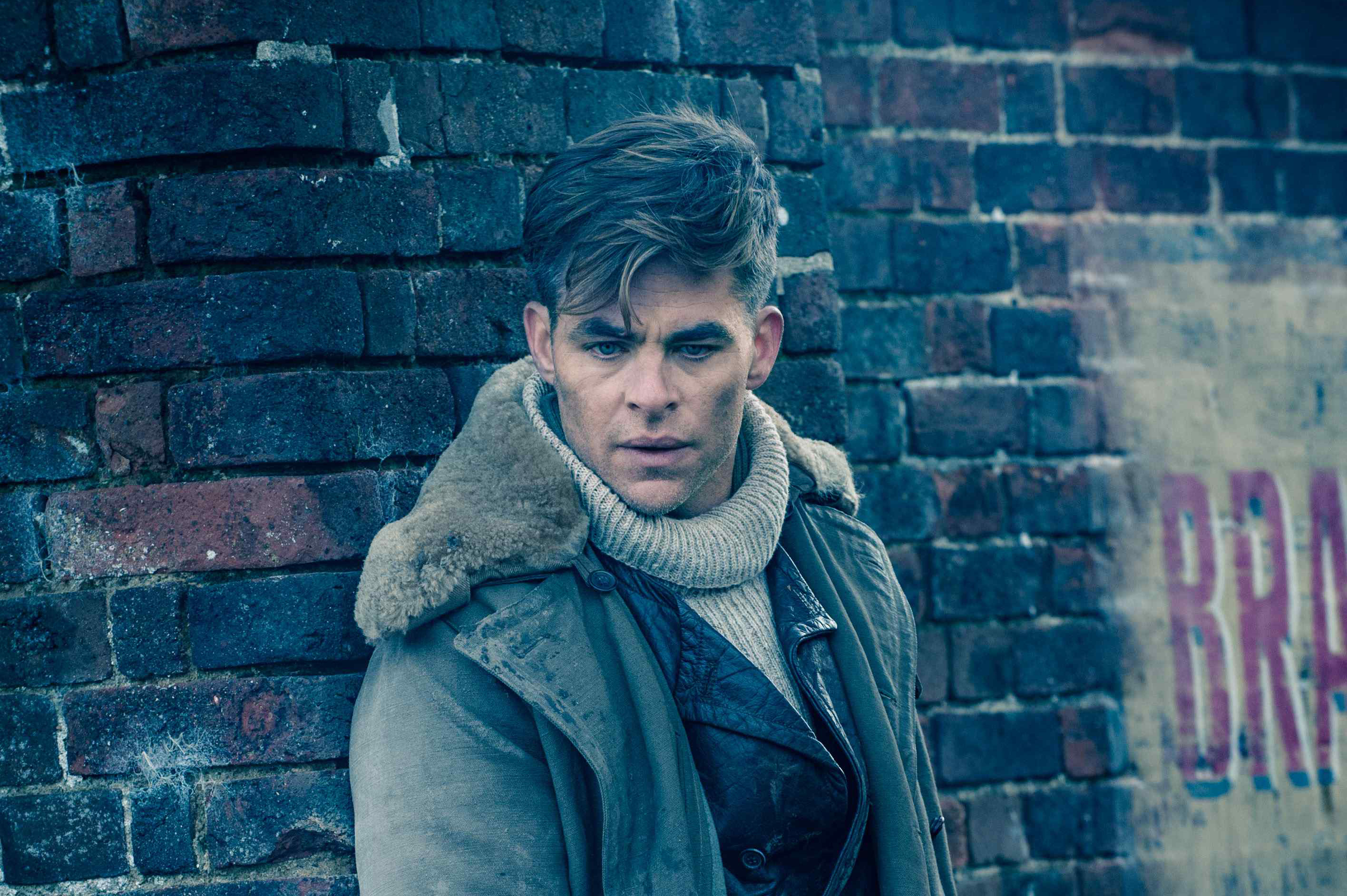 Chris Pine Latest Wallpapers