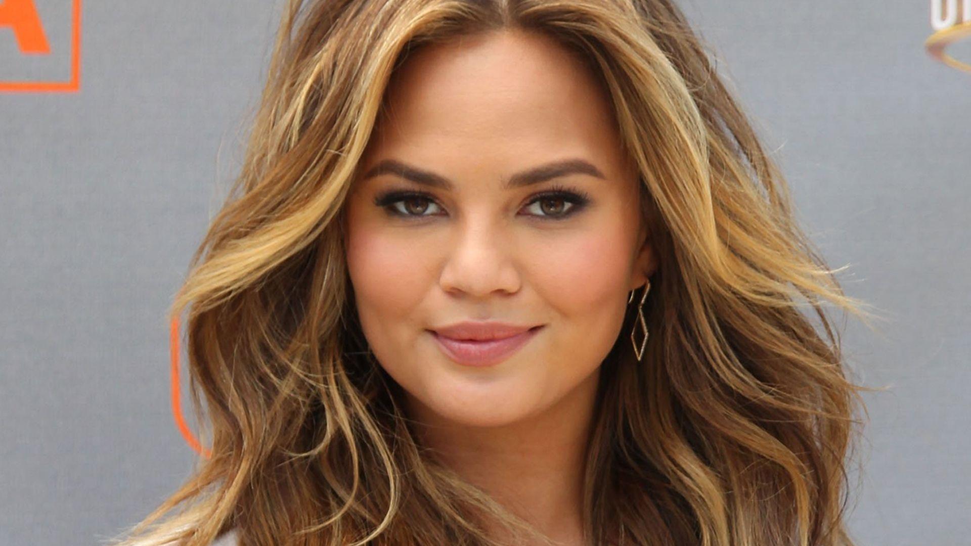 Chrissy Teigen Wallpapers