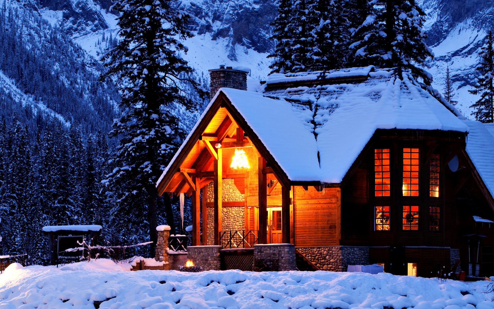 Christmas Lighted Tree Outside Winter Cabin Wallpapers