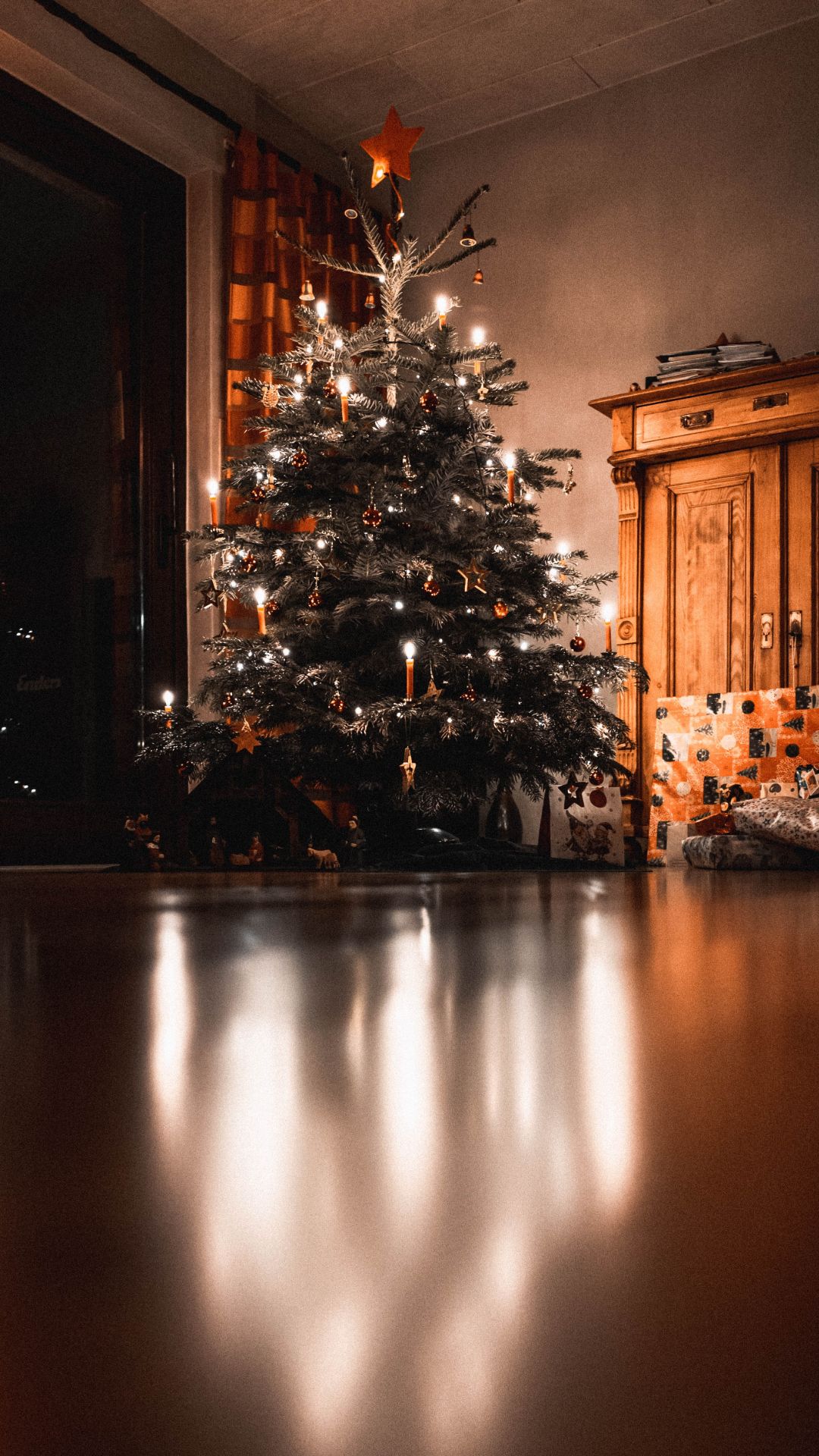 Christmas Tree Phone Wallpapers