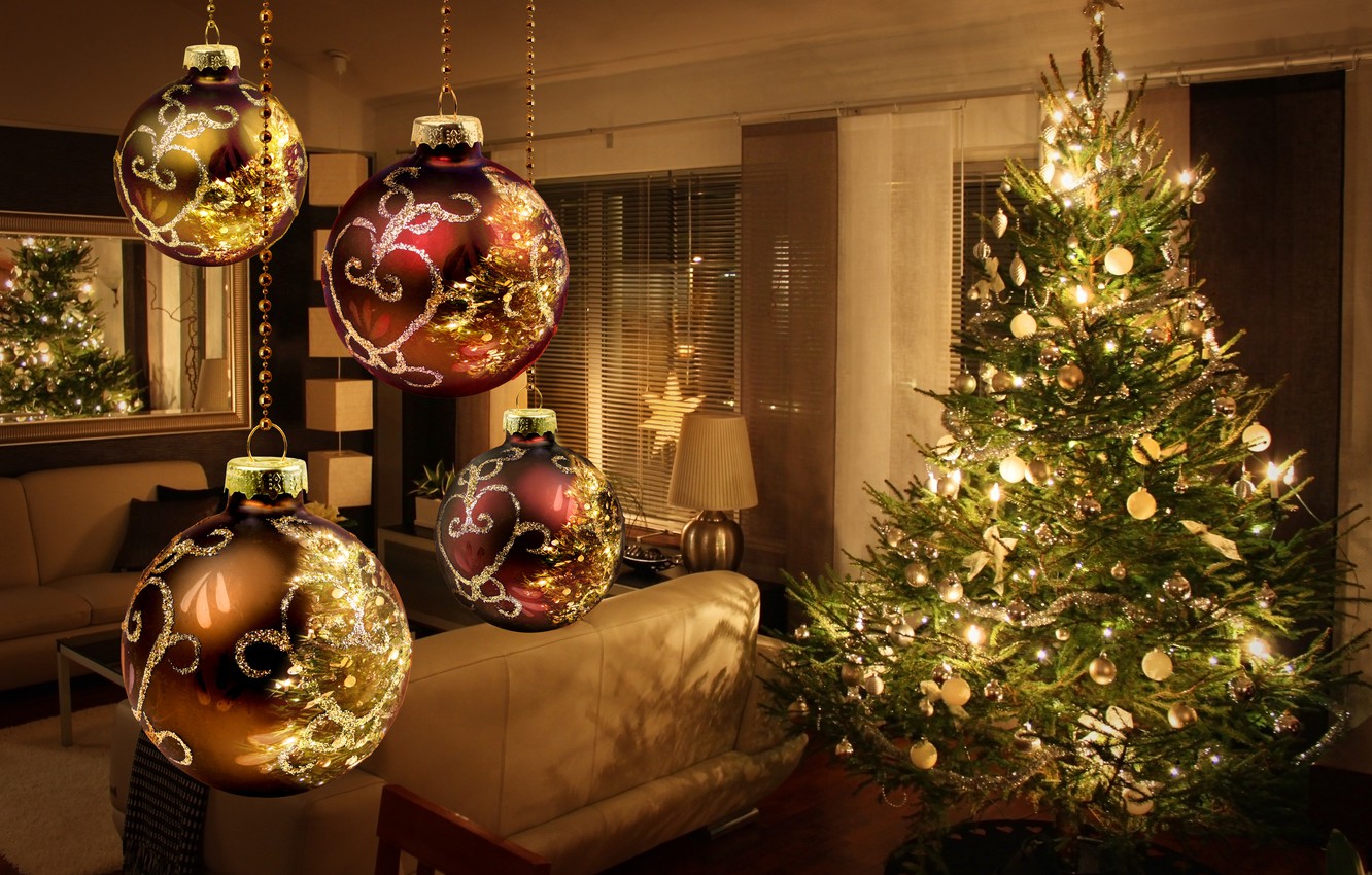 Christmas Tree With Light Decorations Wallpapers