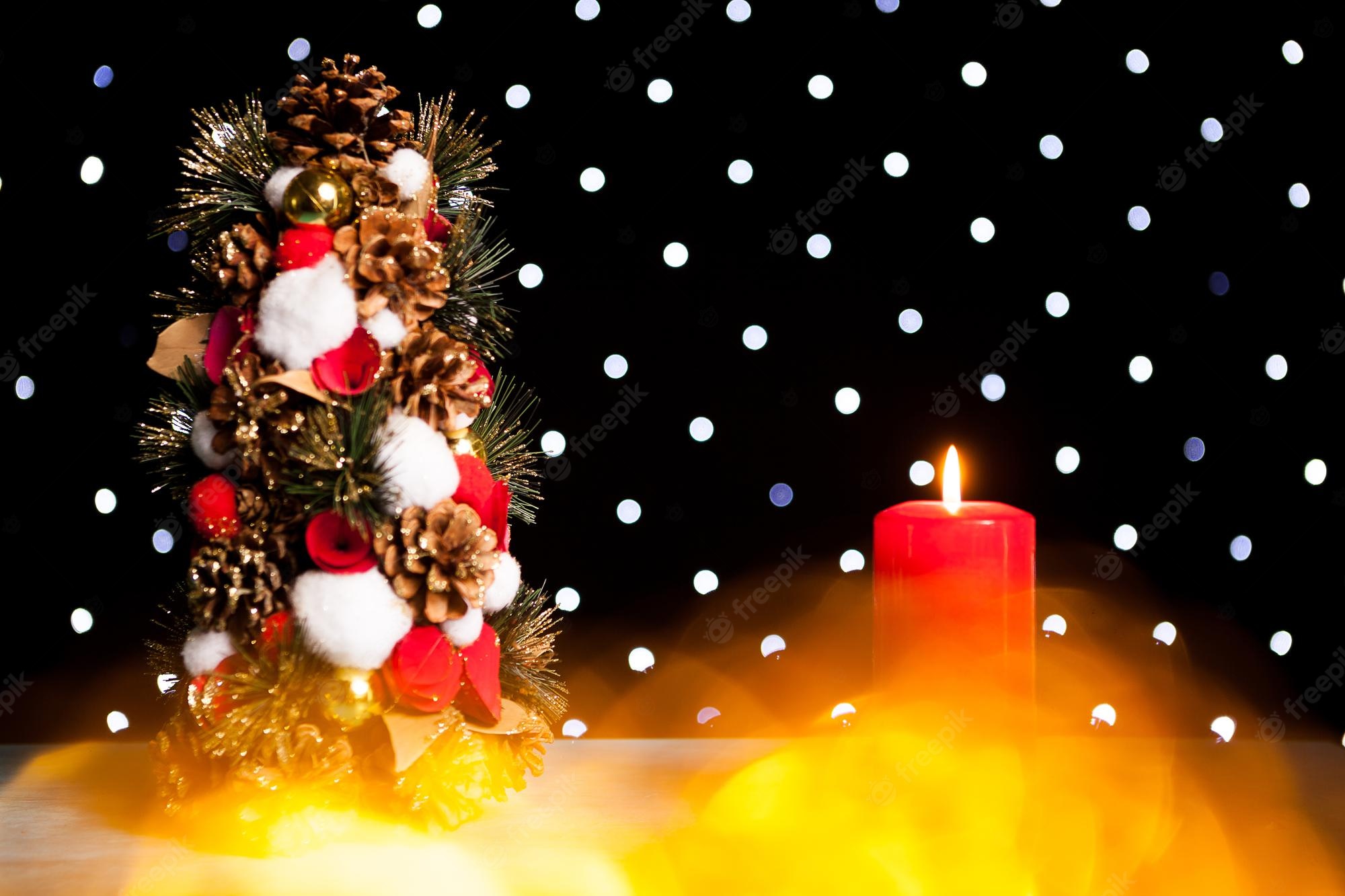 Christmas Tree With Light Decorations Wallpapers