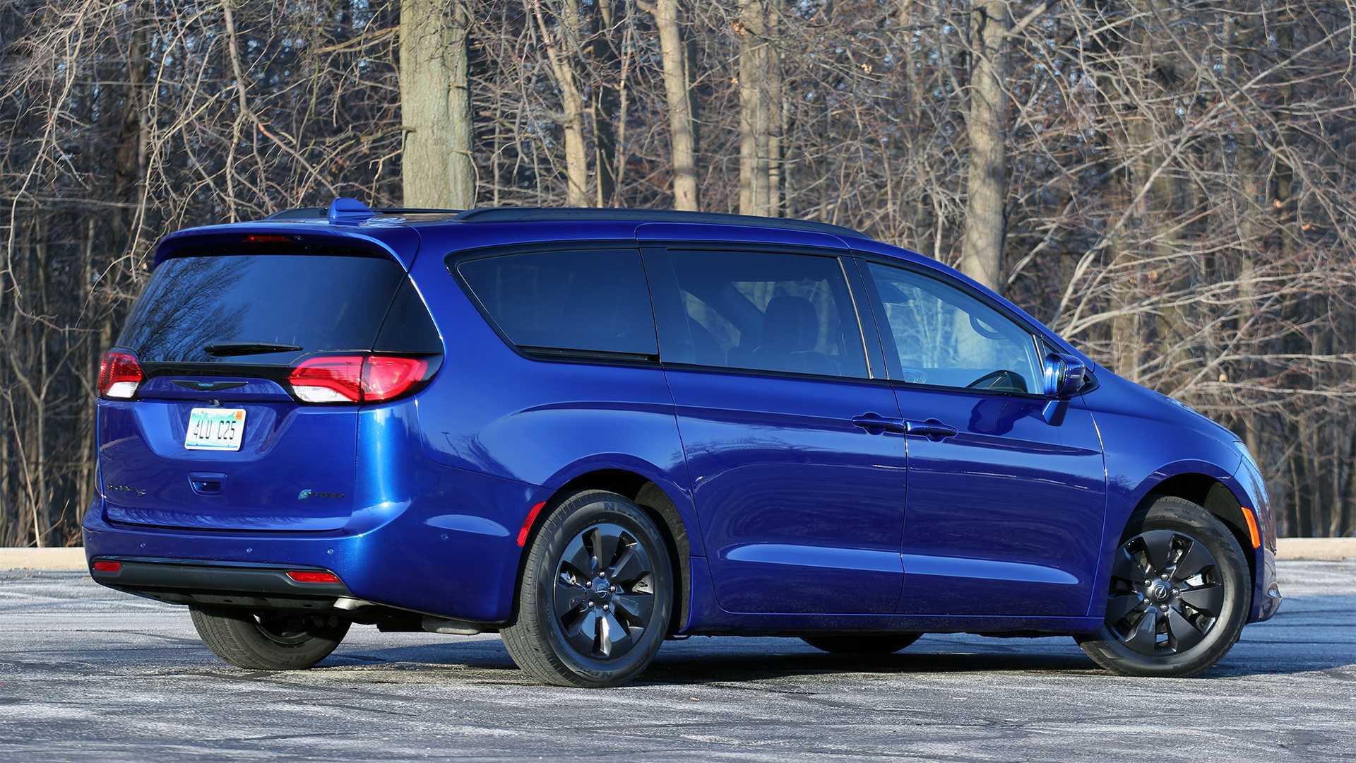 Chrysler Pacifica S Wallpapers