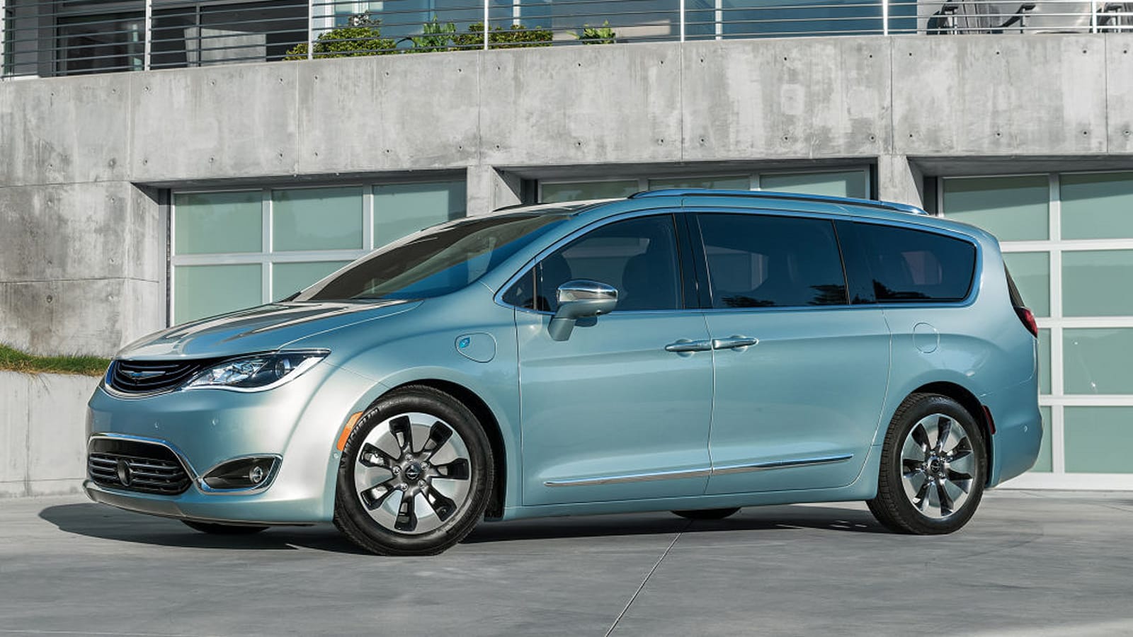 Chrysler Pacifica S Wallpapers