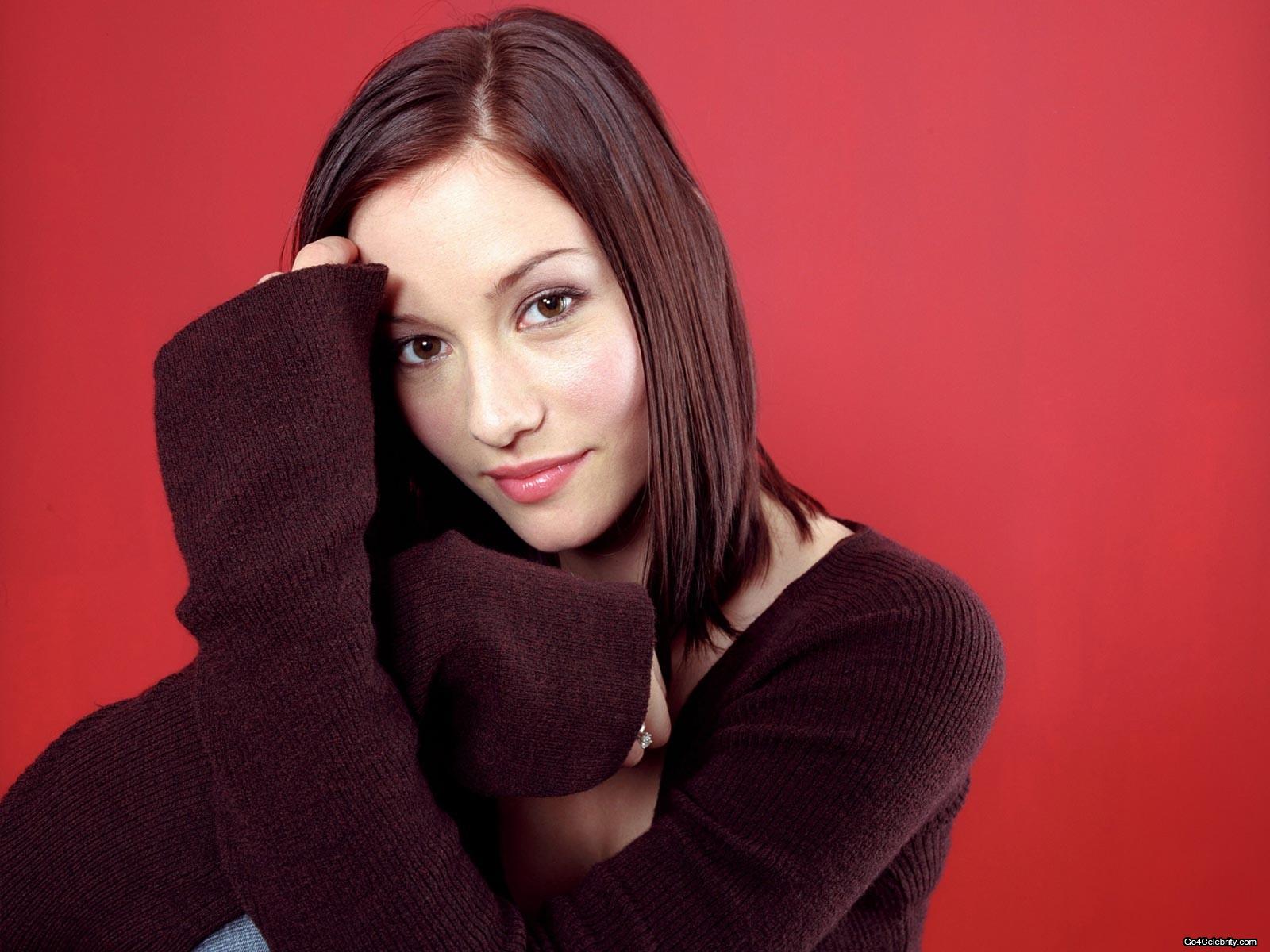 Chyler Leigh Wallpapers