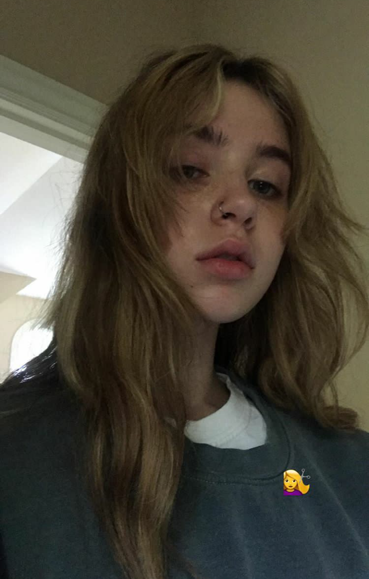 Clairo Wallpapers