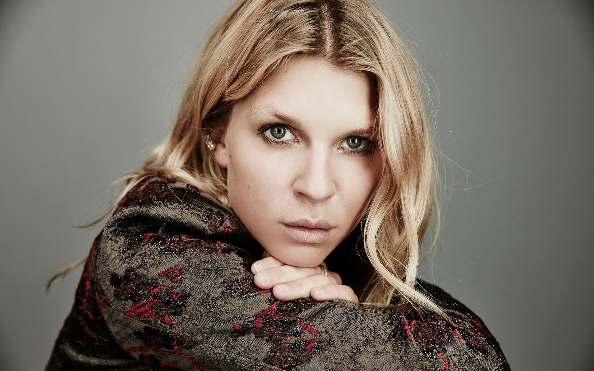 Clemence Poesy Tenet Wallpapers