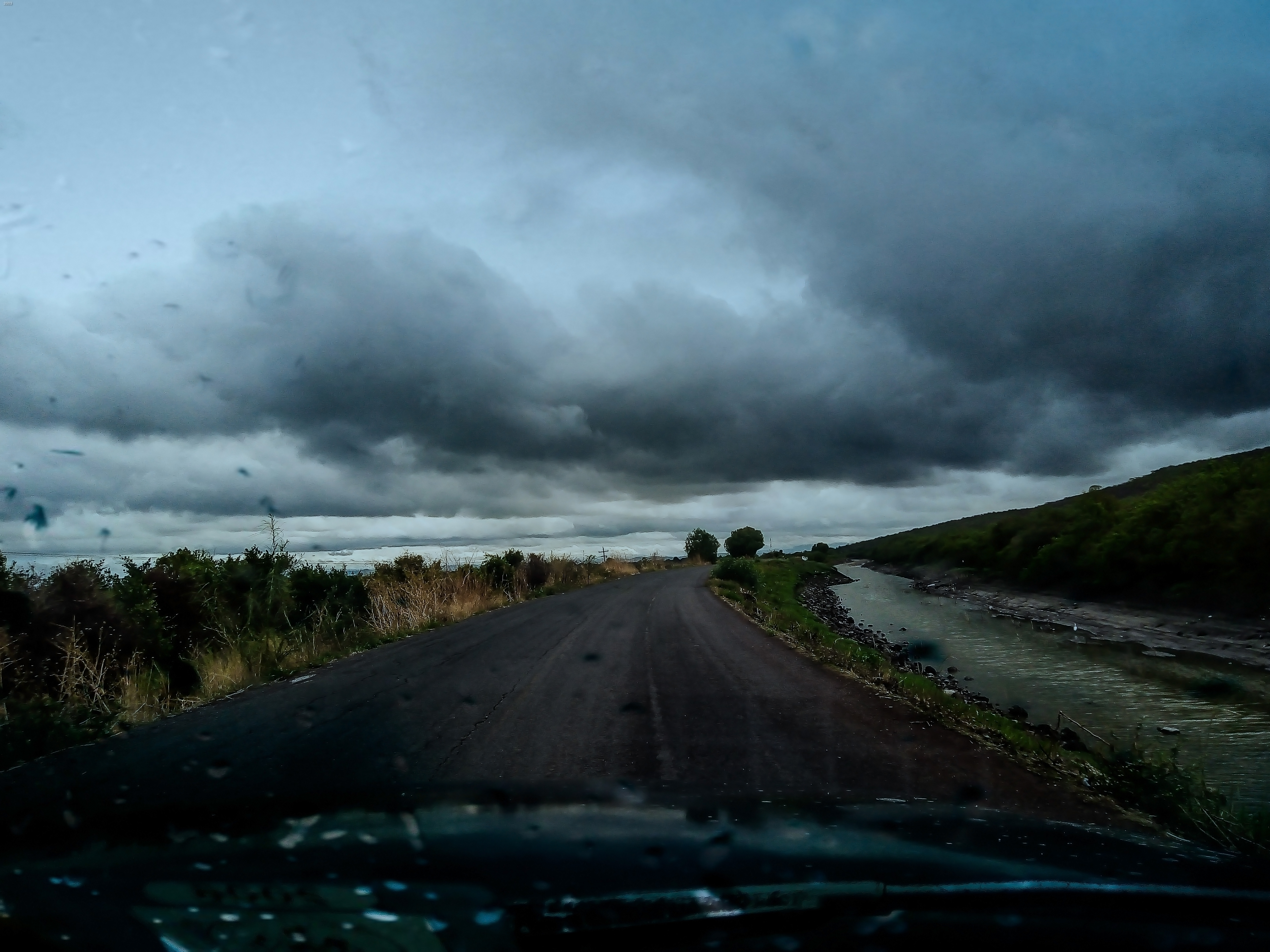 Cloudy Empty Road Wallpapers